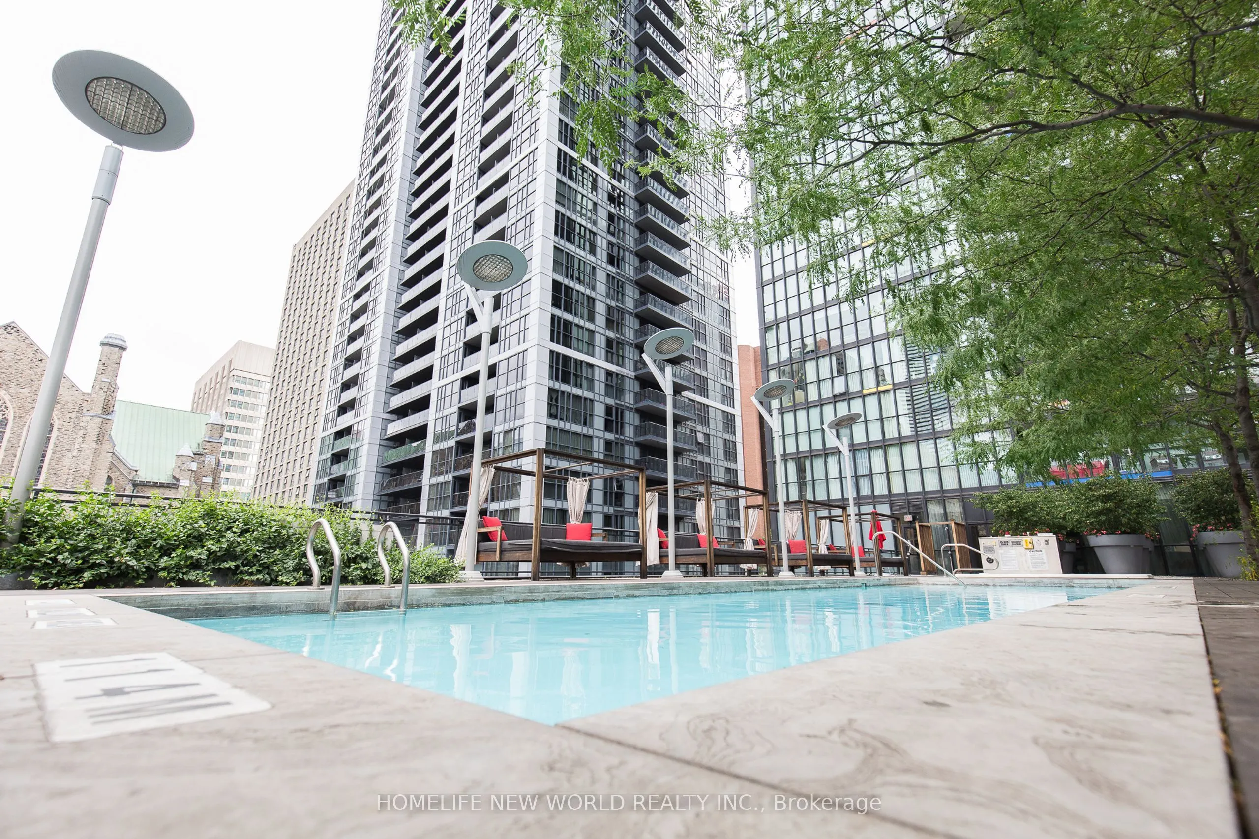 110 Charles Street E, #904