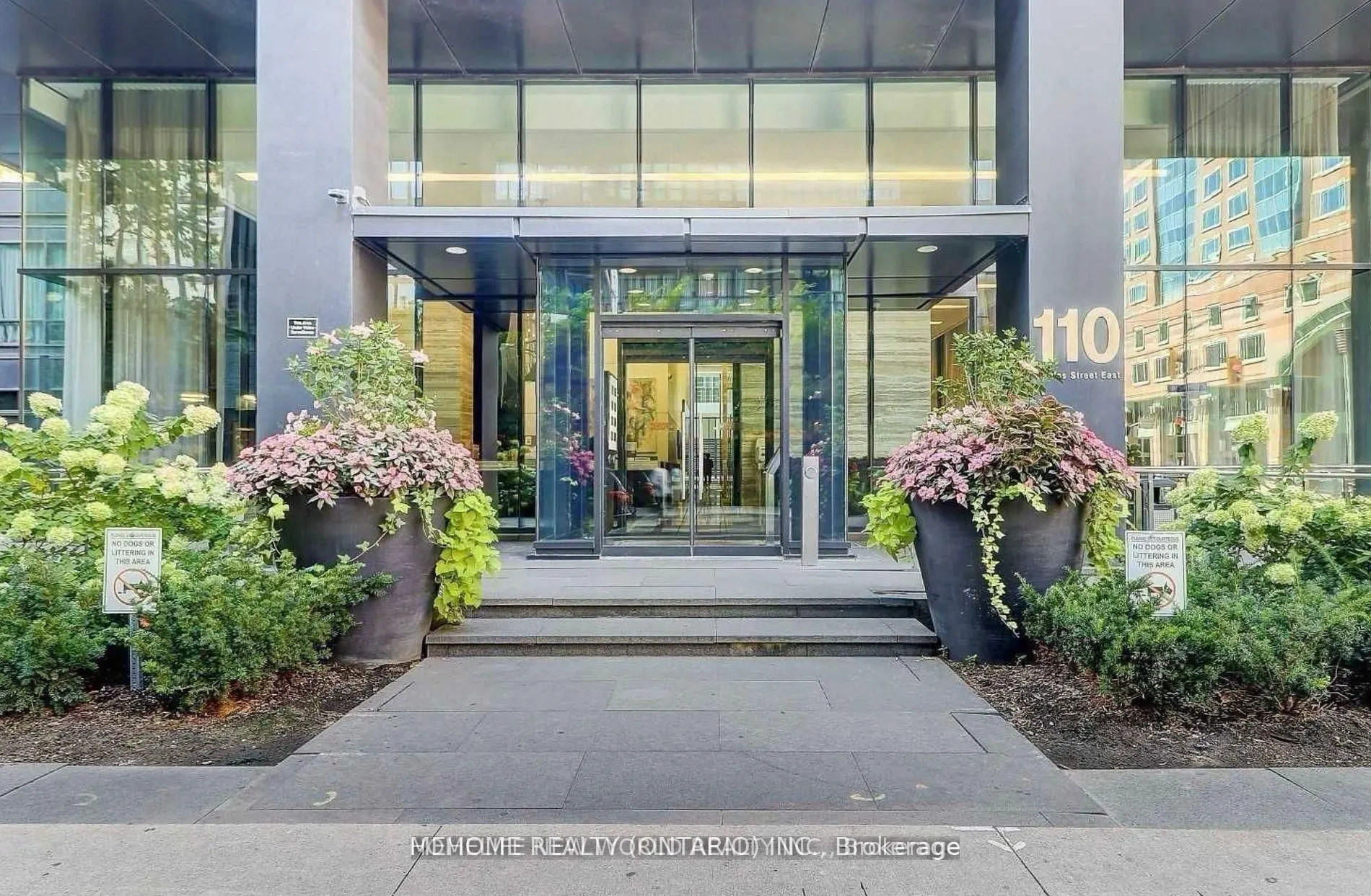 110 Charles Street E, #904