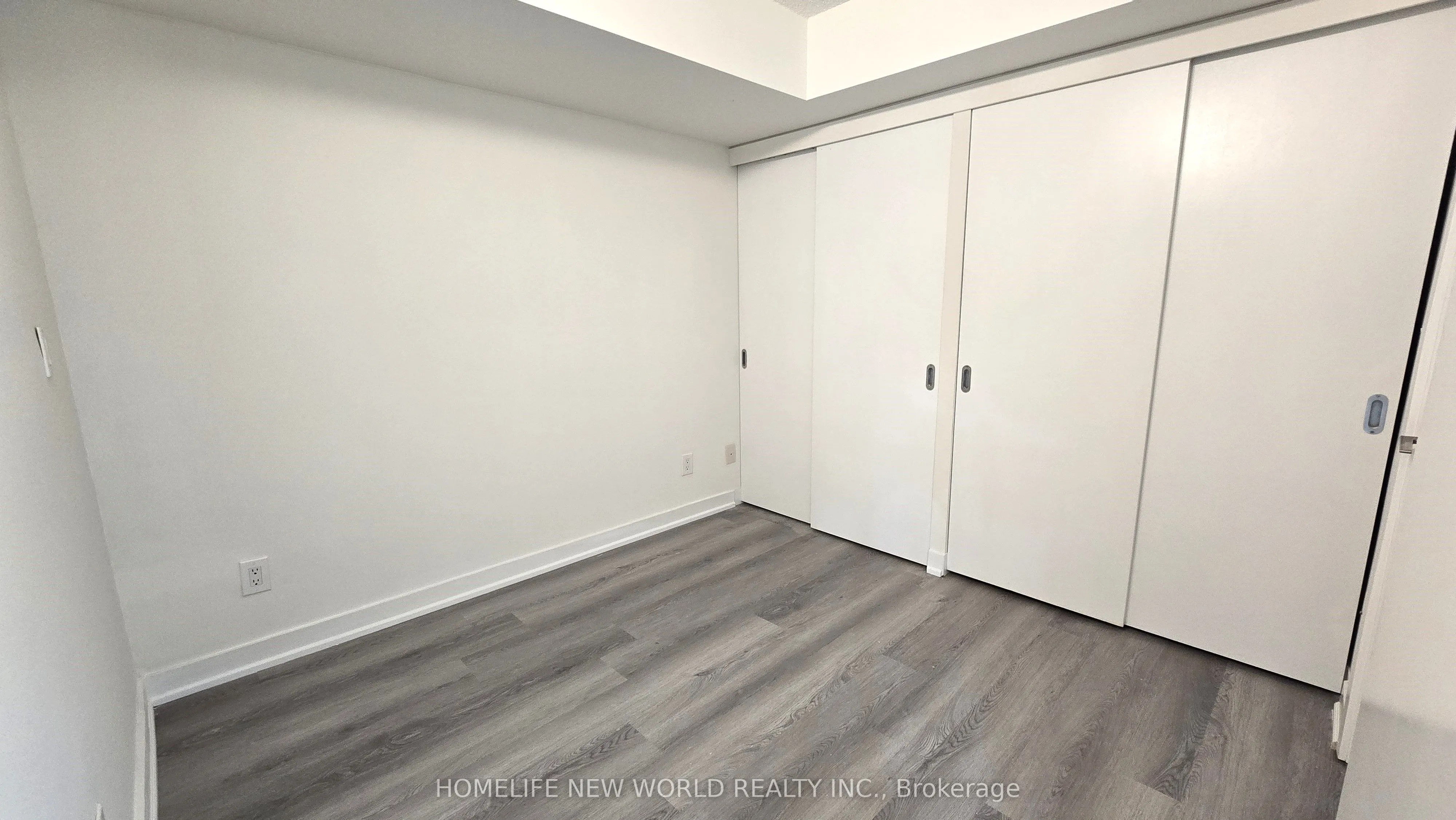 110 Charles Street E, #904