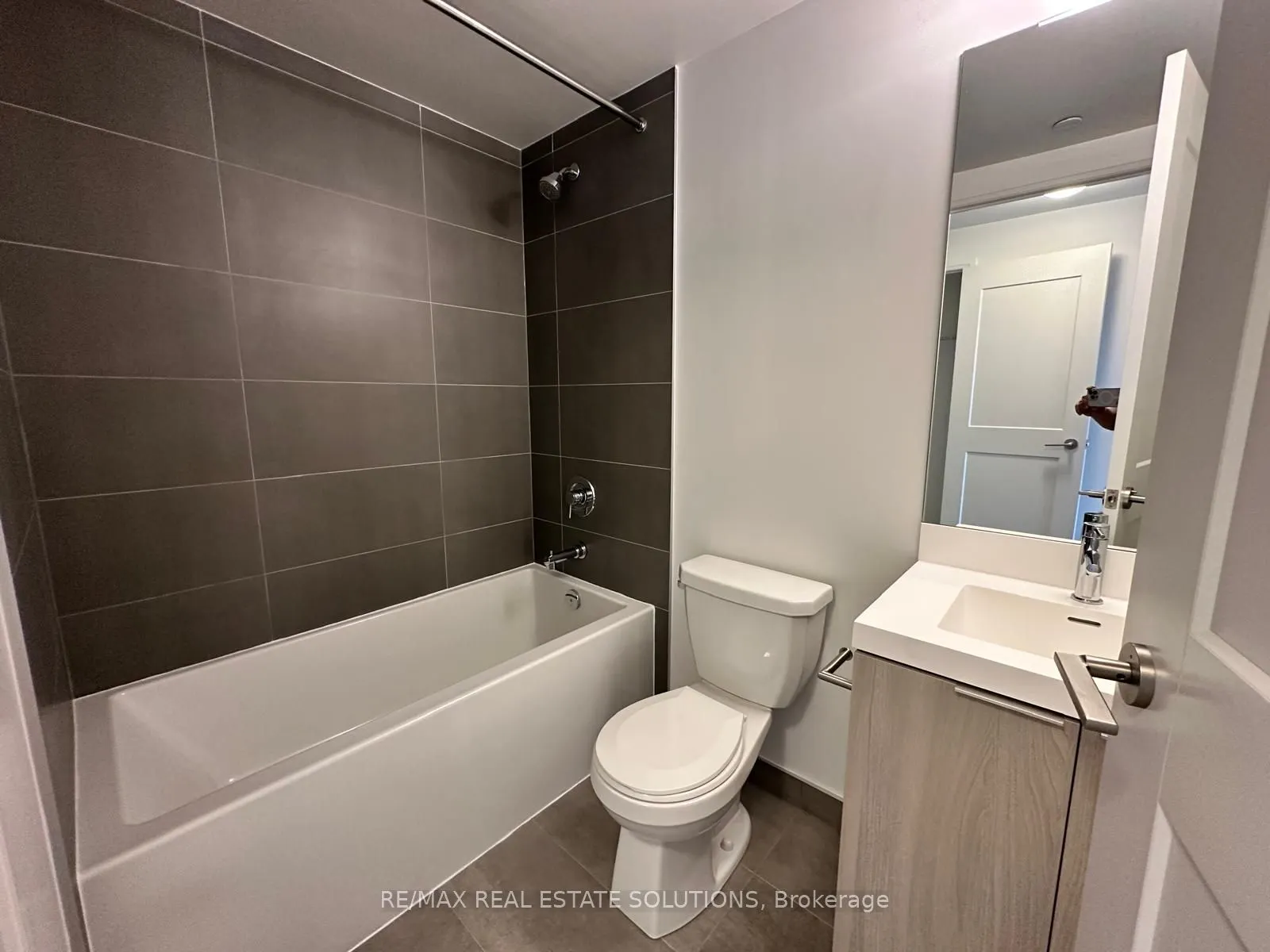 28 Widmer Street, #4026