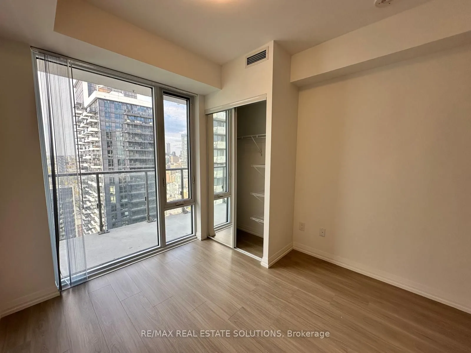 28 Widmer Street, #4026
