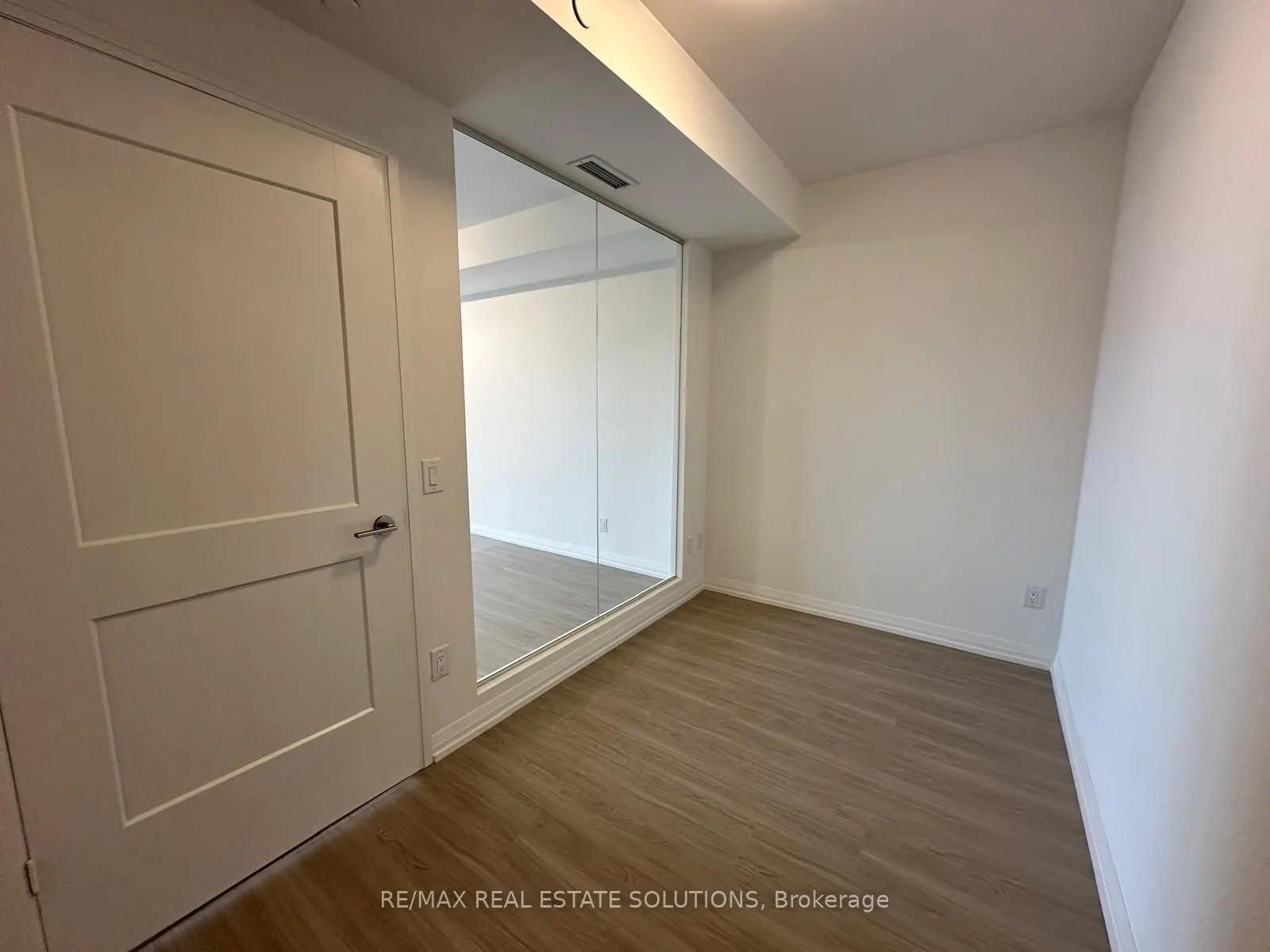 28 Widmer Street, #4026