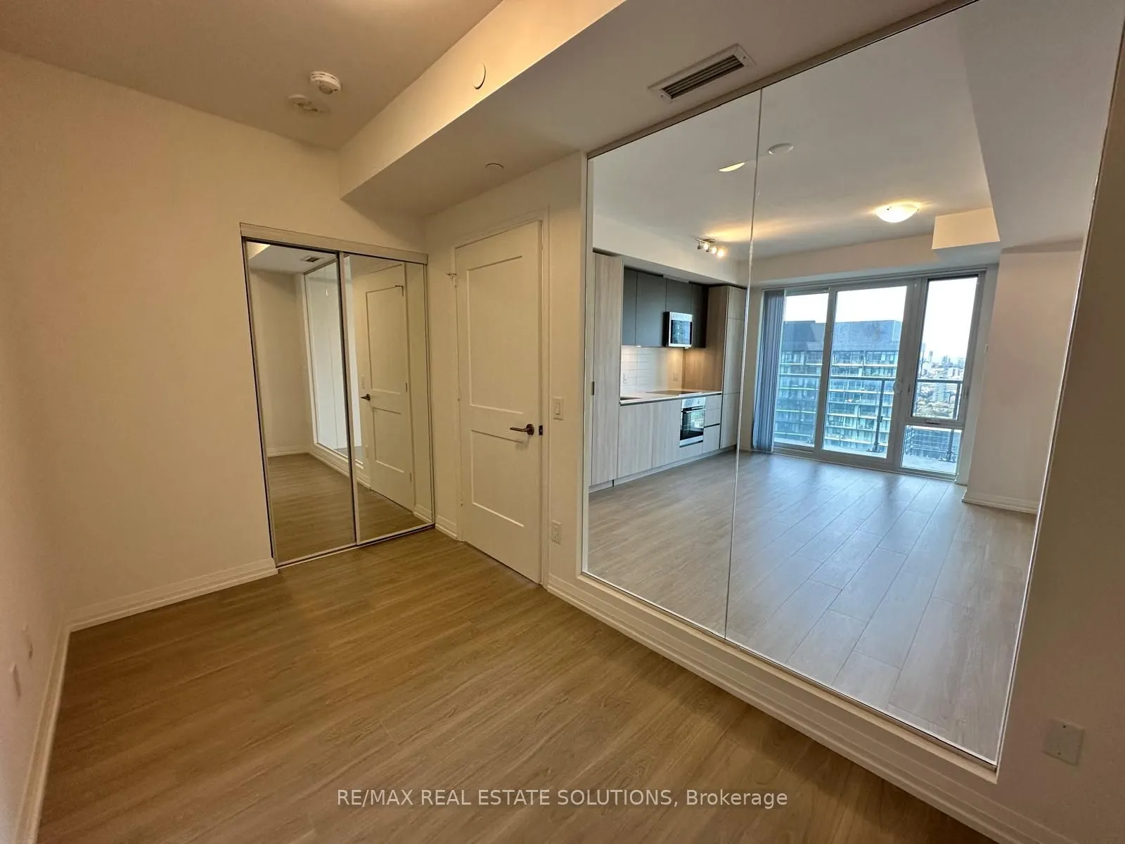 28 Widmer Street, #4026