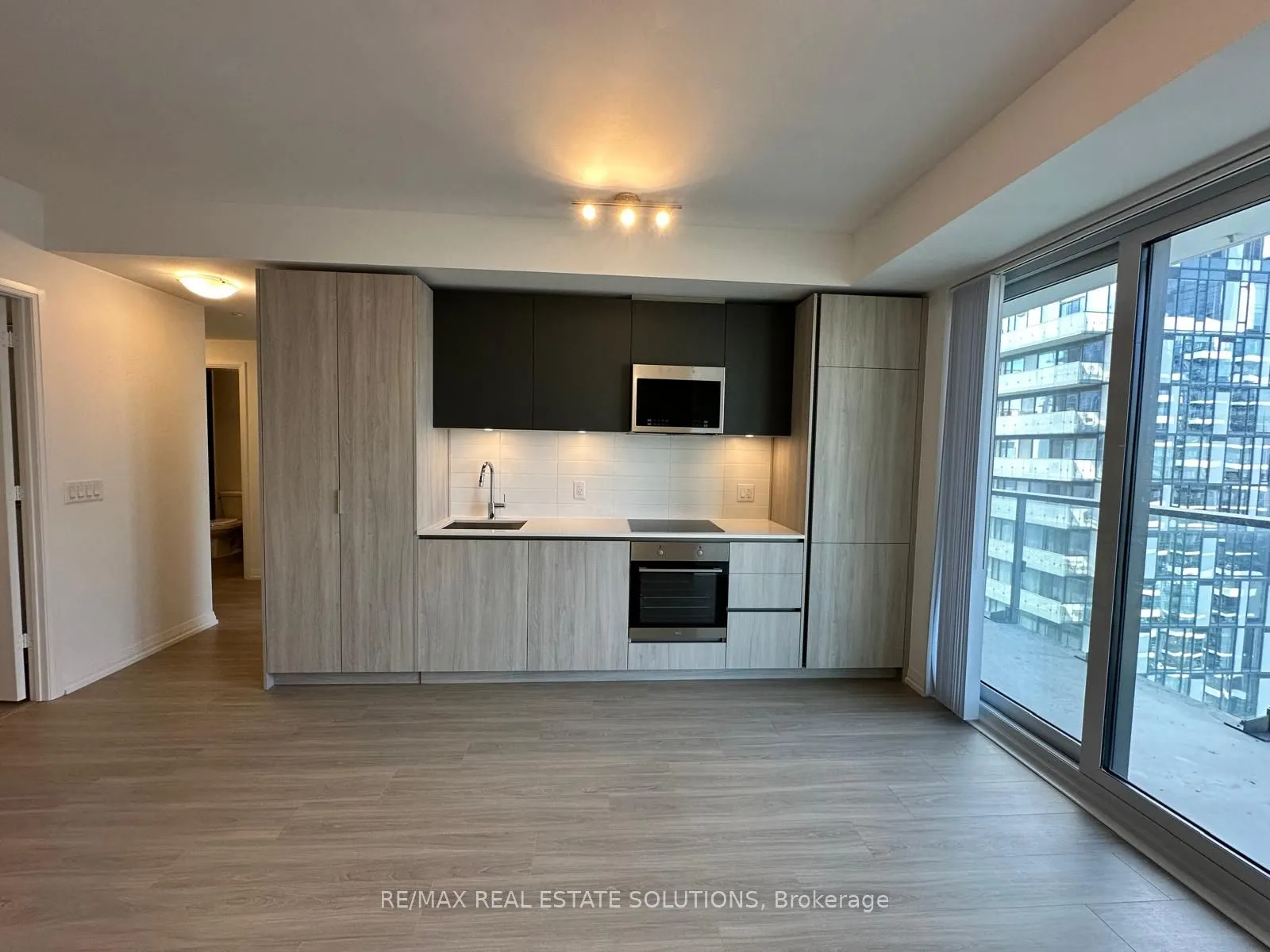 28 Widmer Street, #4026