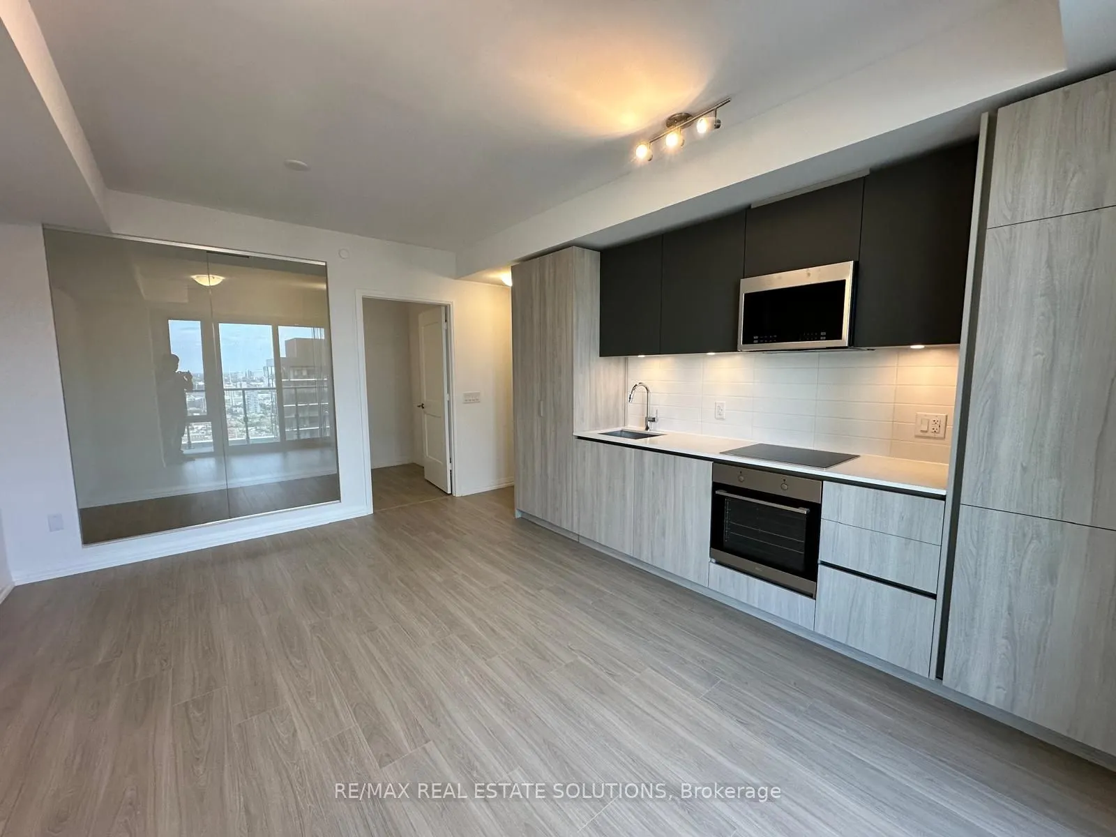 28 Widmer Street, #4026