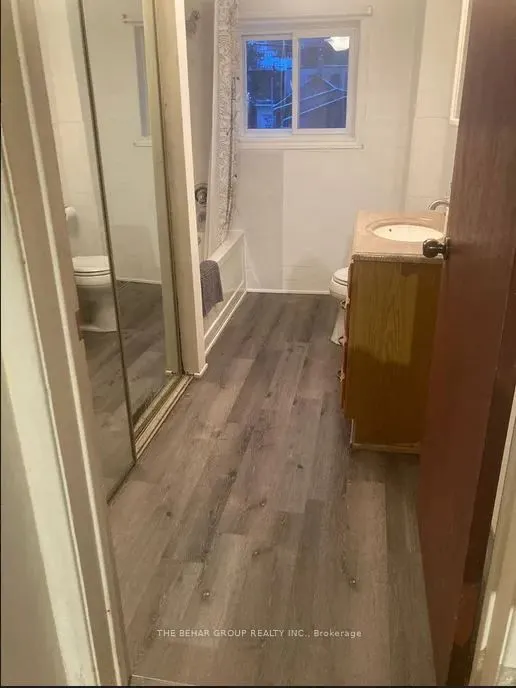 662 Dundas Street W, #Main Room