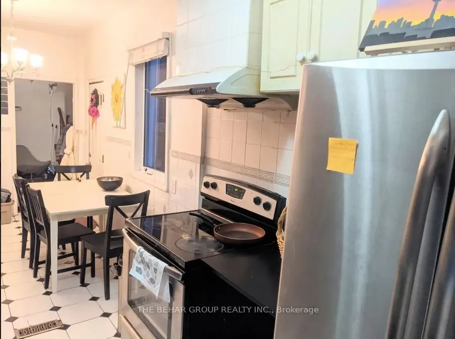 662 Dundas Street W, #Main Room