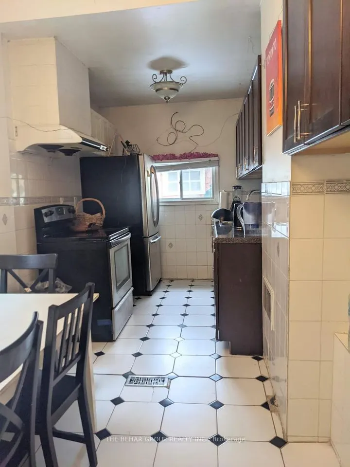662 Dundas Street W, #Main Room