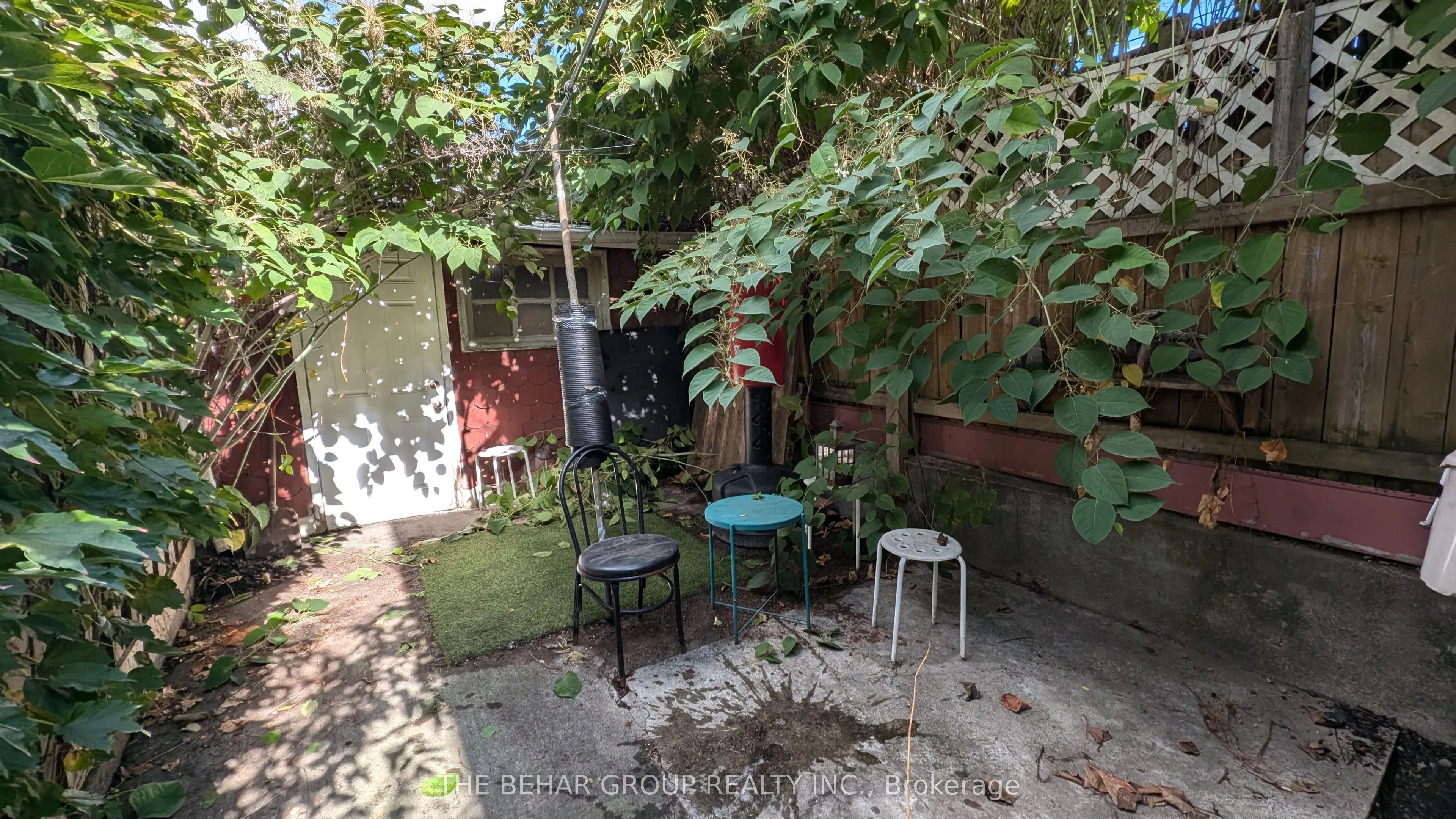 662 Dundas Street W, #Main Room