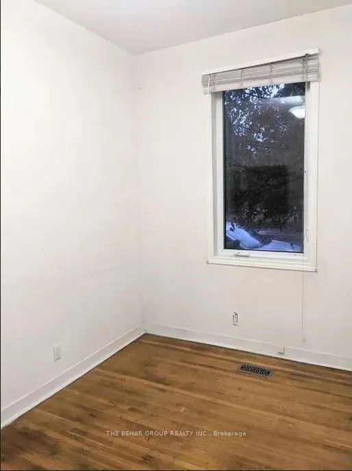 662 Dundas Street W, #Main Room