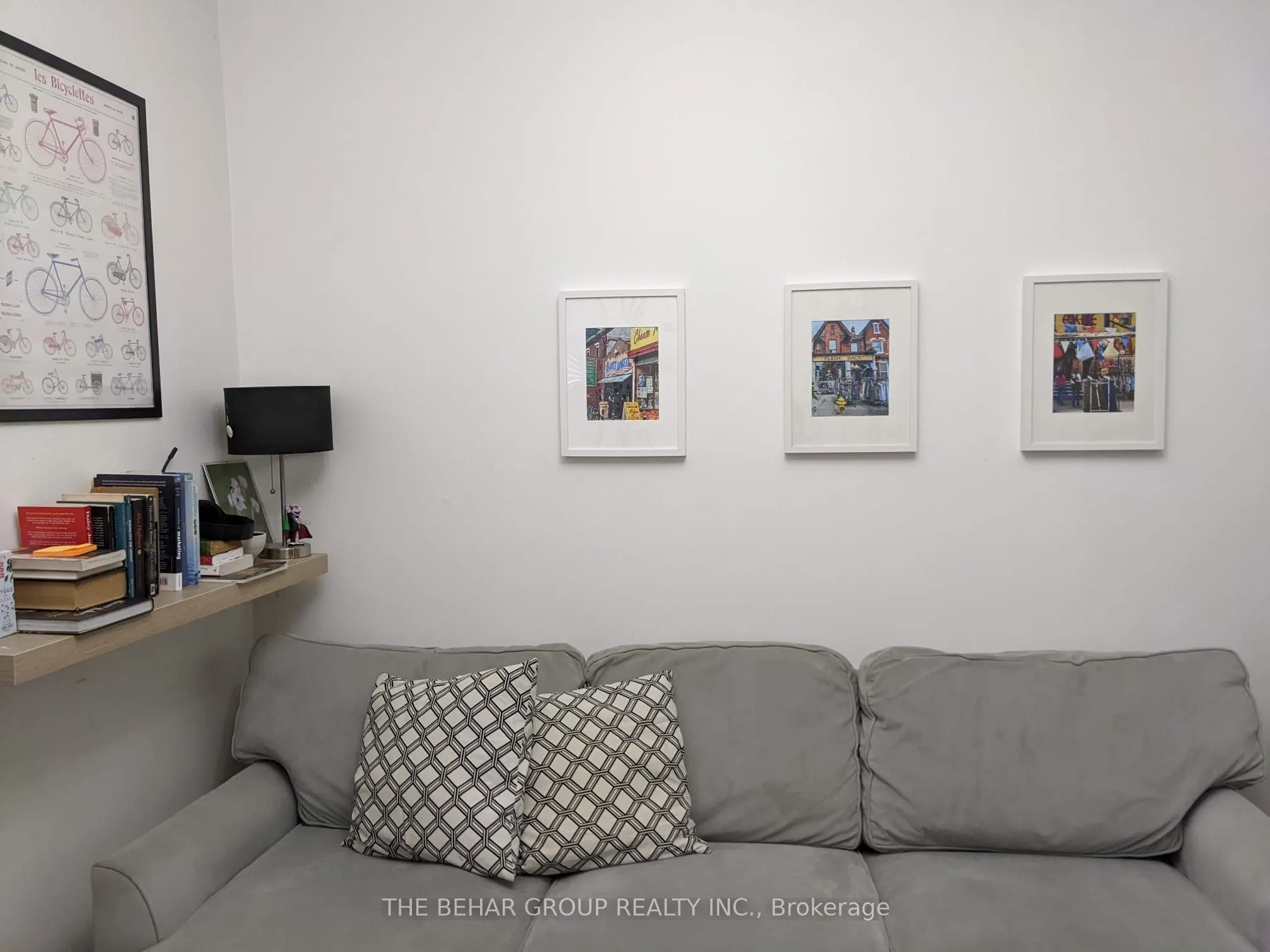 662 Dundas Street W, #Main Room