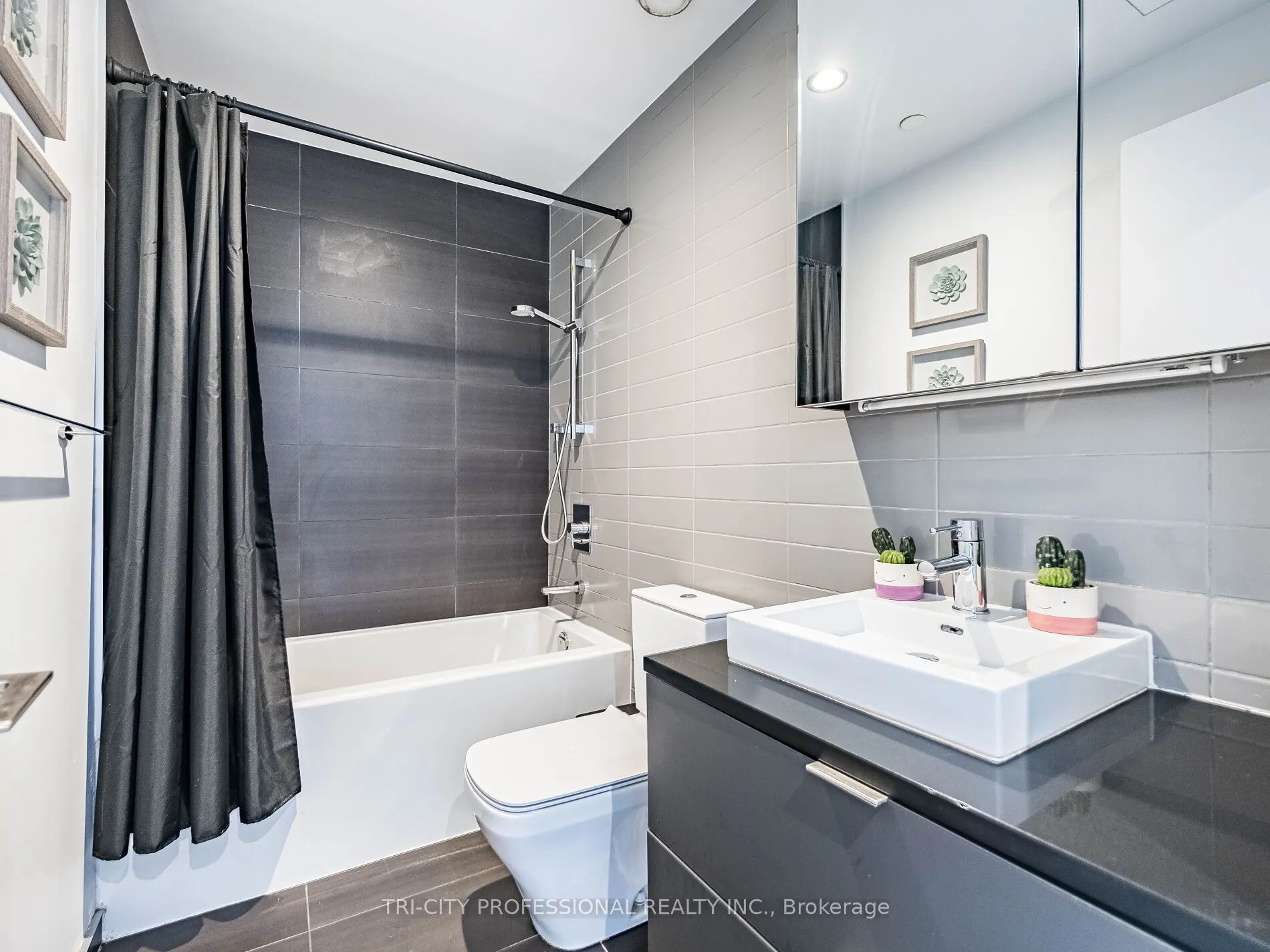 170 Bayview Avenue, #304