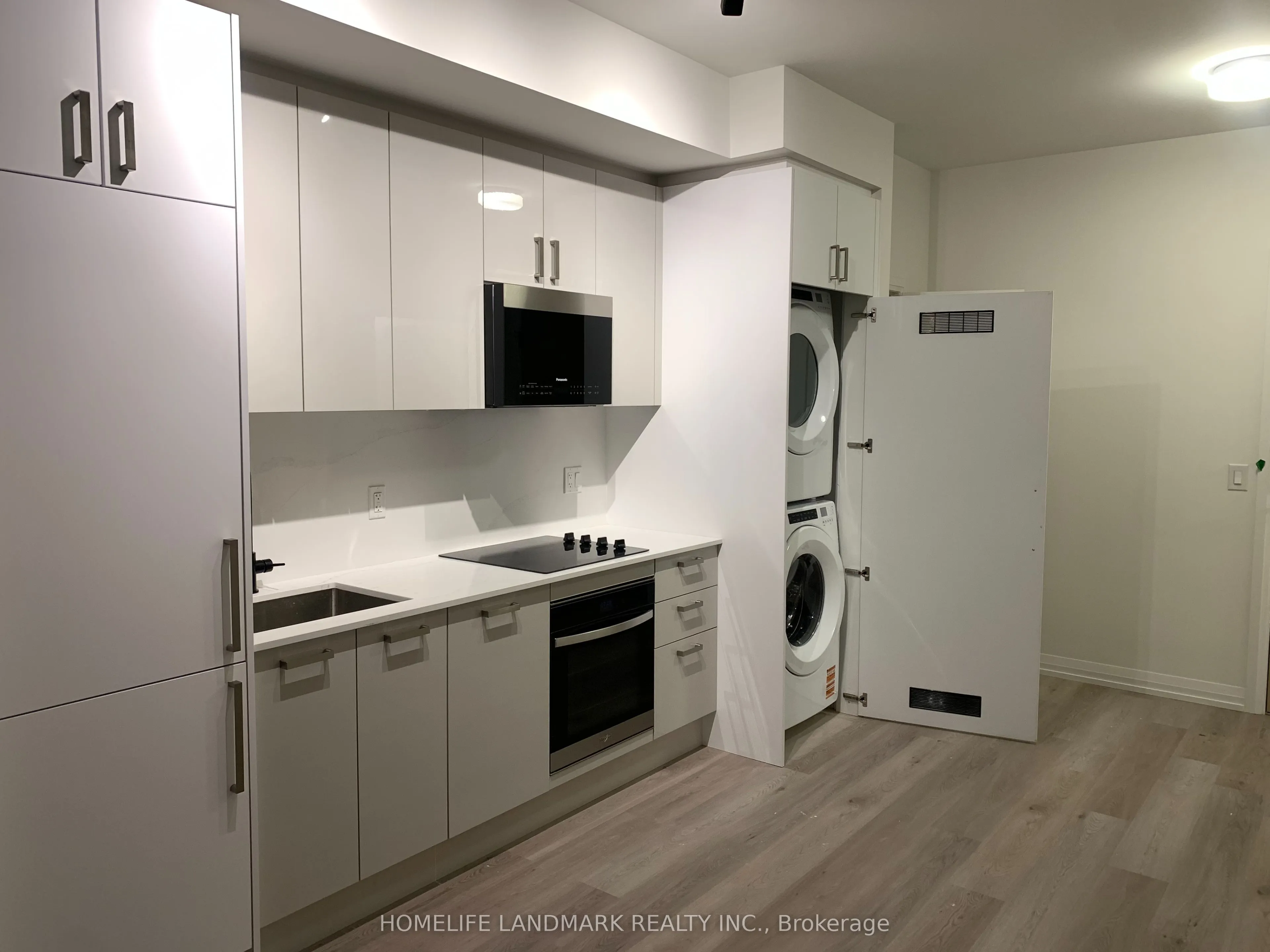 280 Dundas Street W, #903