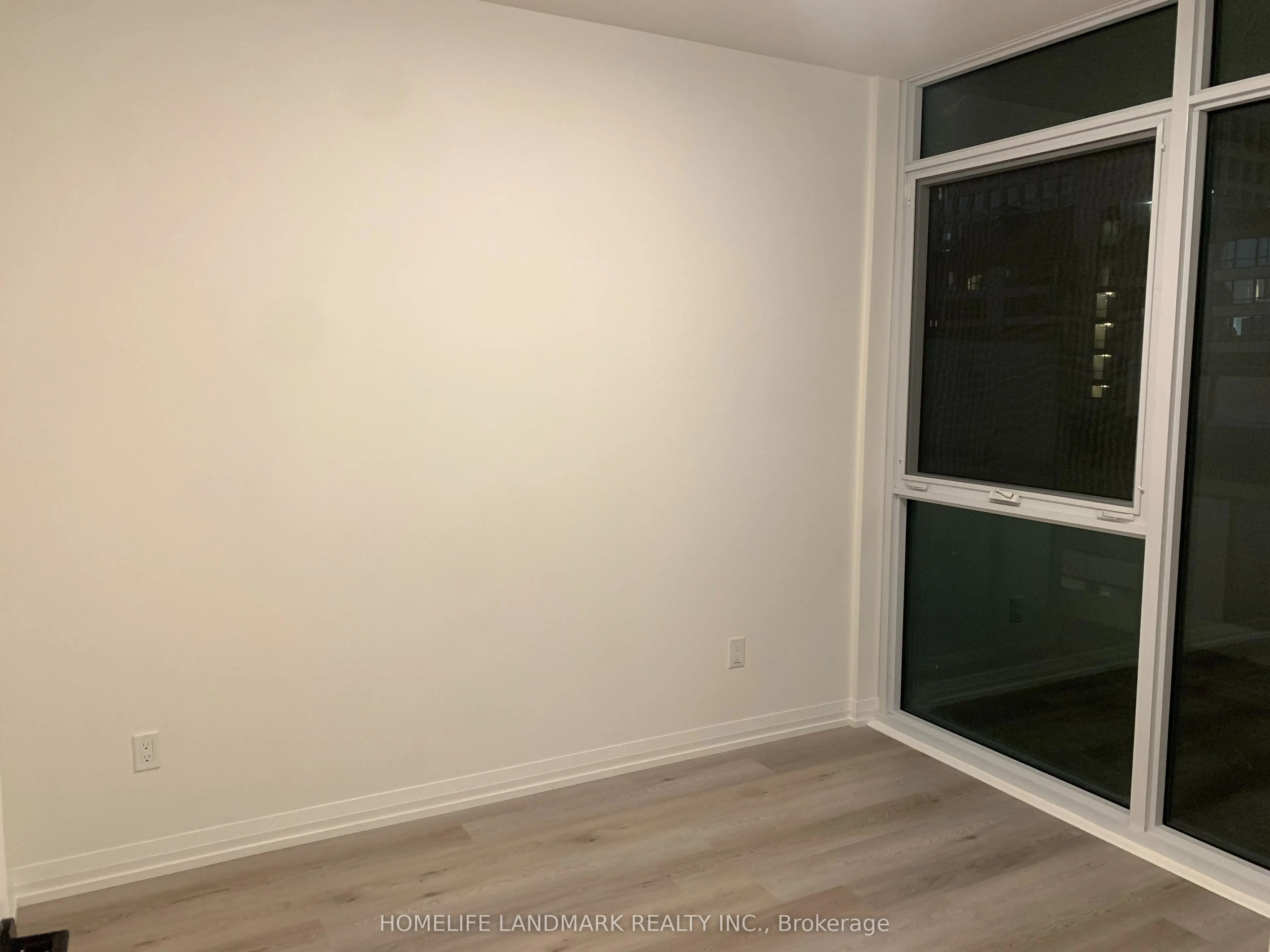 280 Dundas Street W, #903