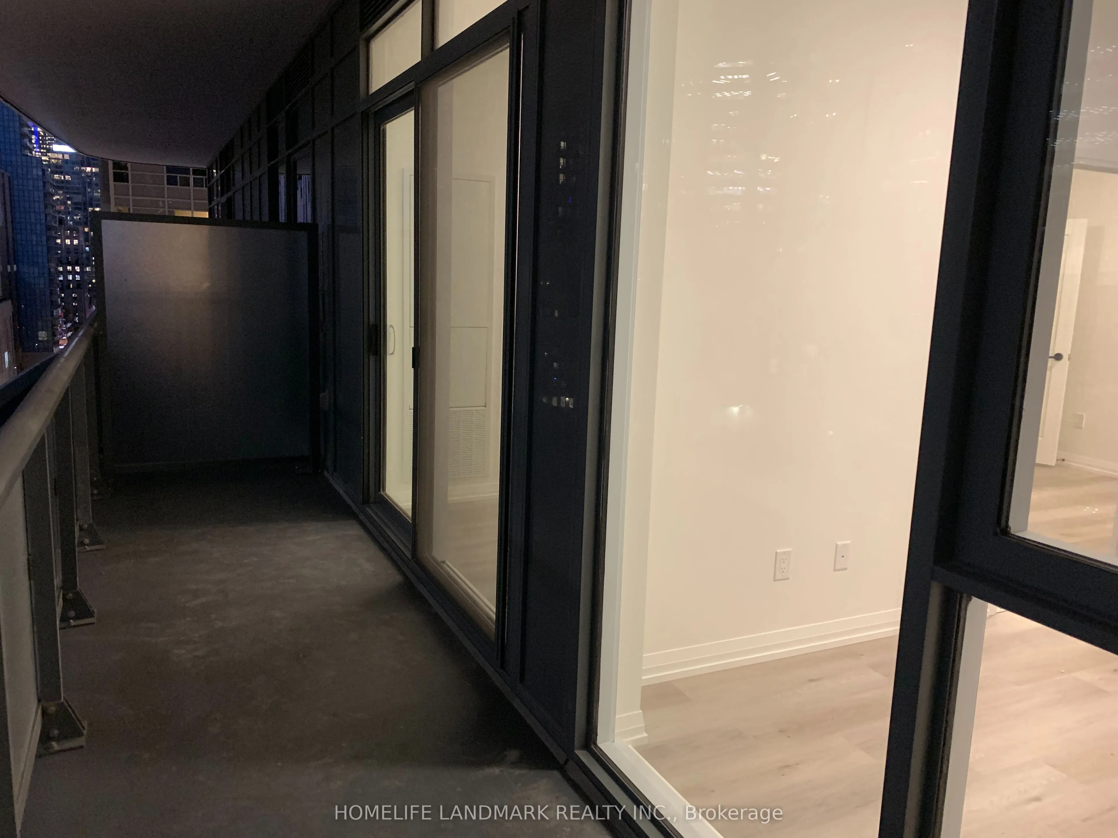 280 Dundas Street W, #903