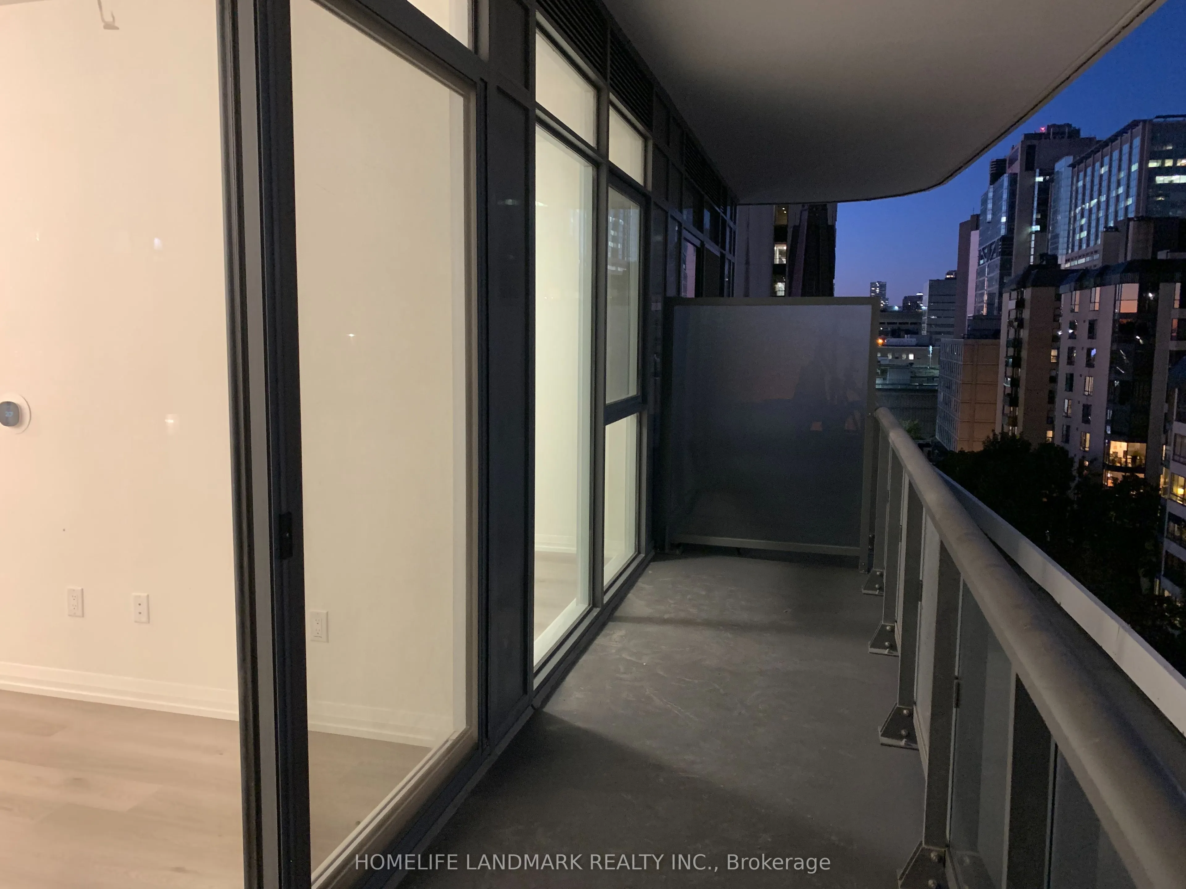 280 Dundas Street W, #903