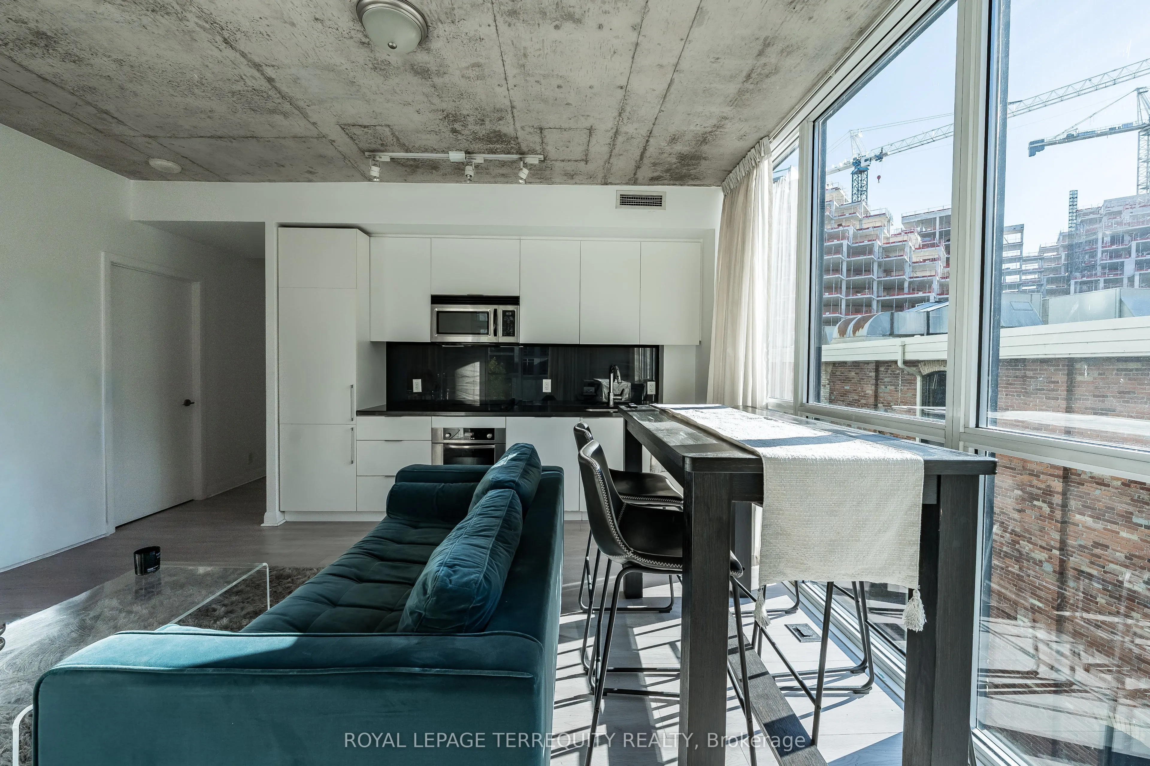 478 King Street W, #417