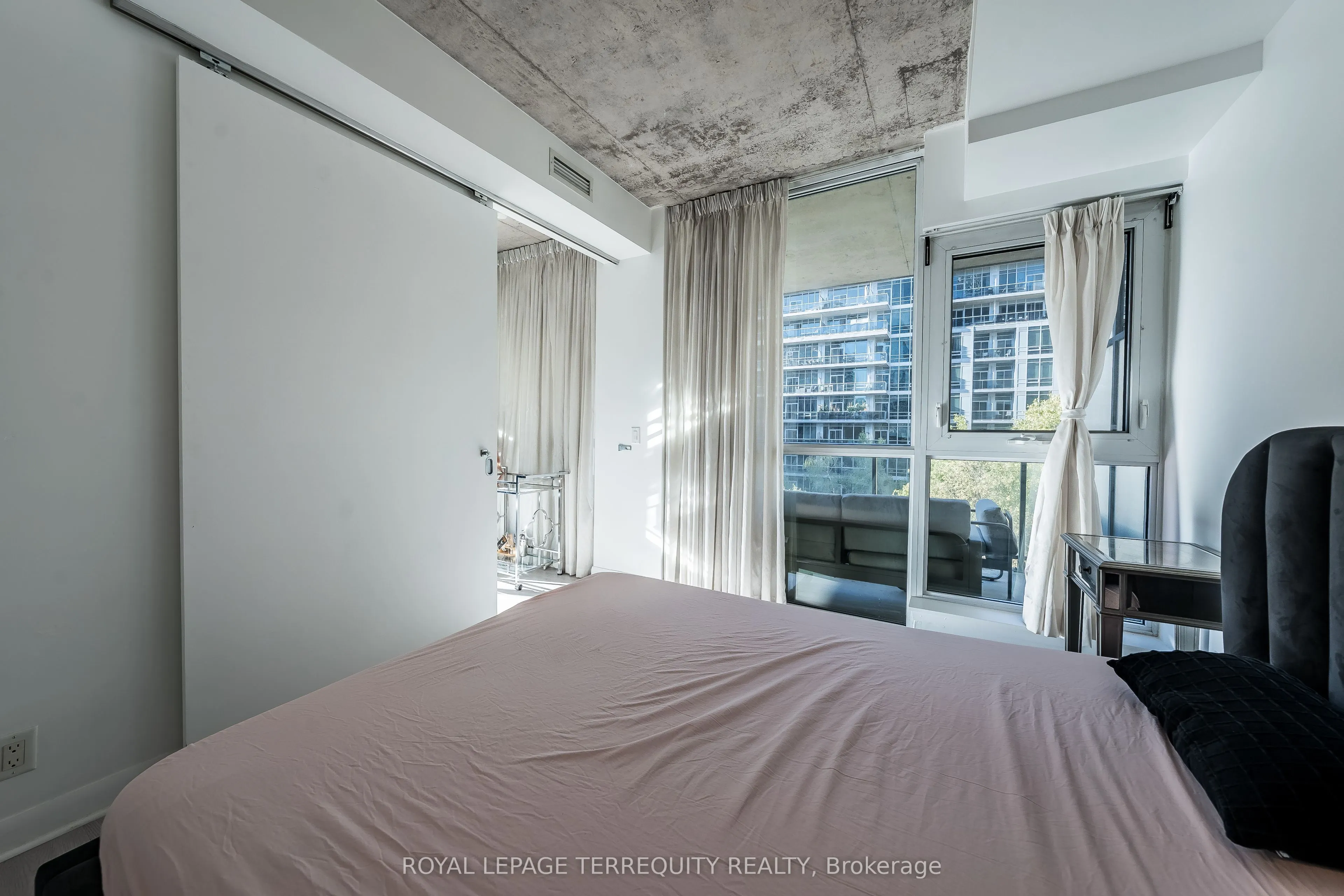 478 King Street W, #417