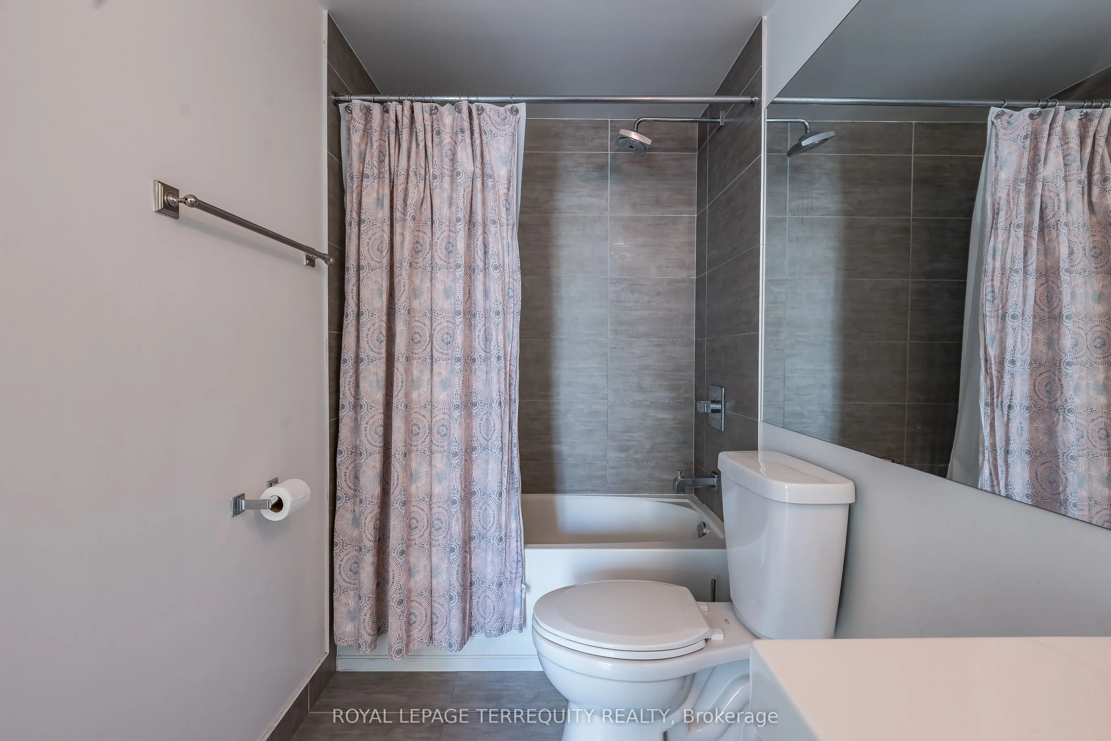 478 King Street W, #417
