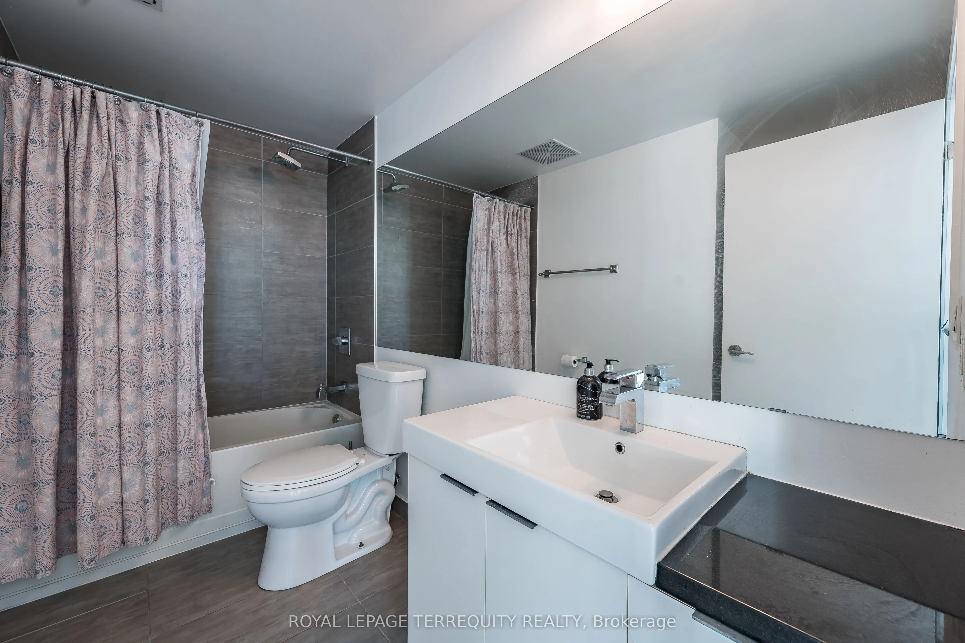 478 King Street W, #417