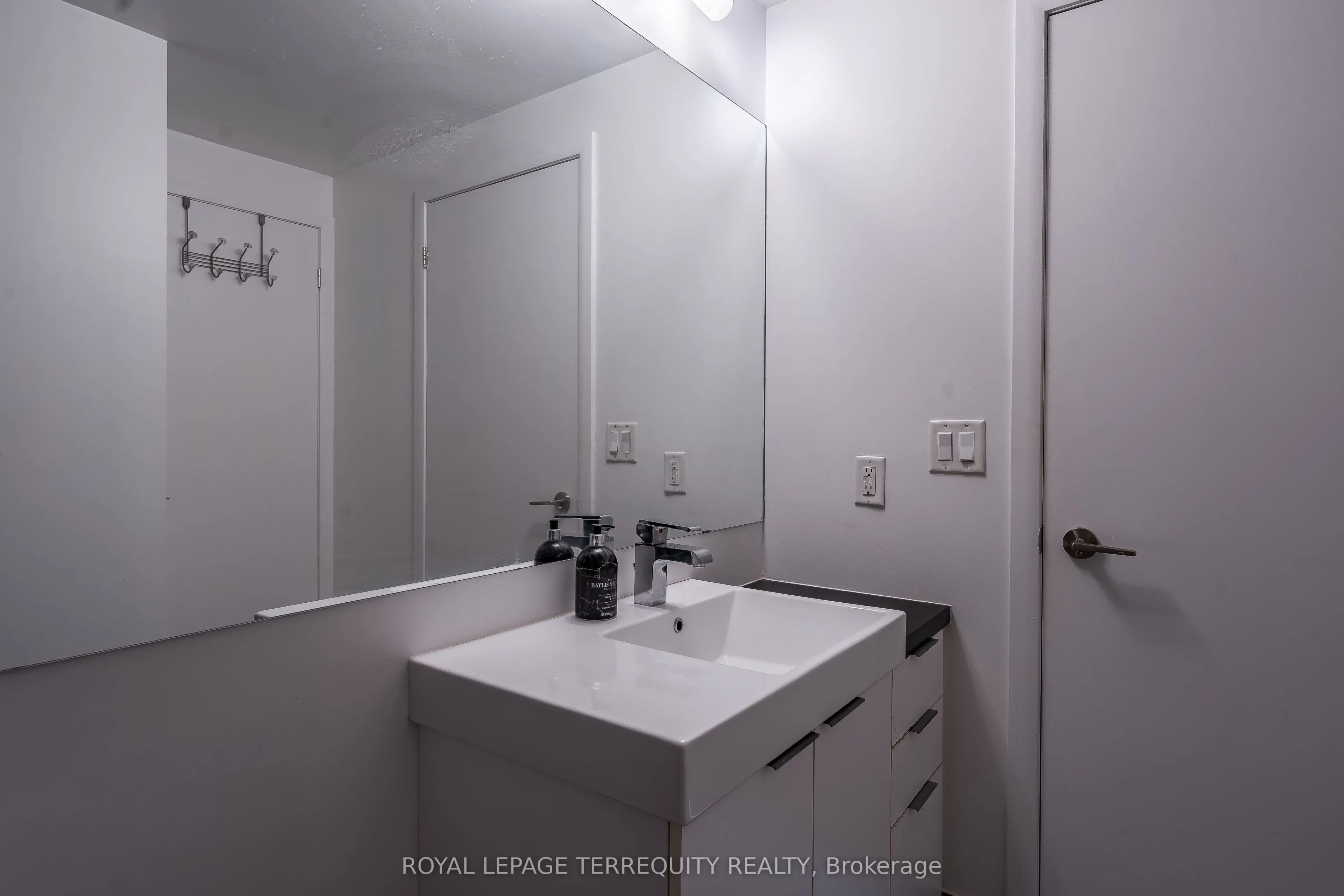 478 King Street W, #417