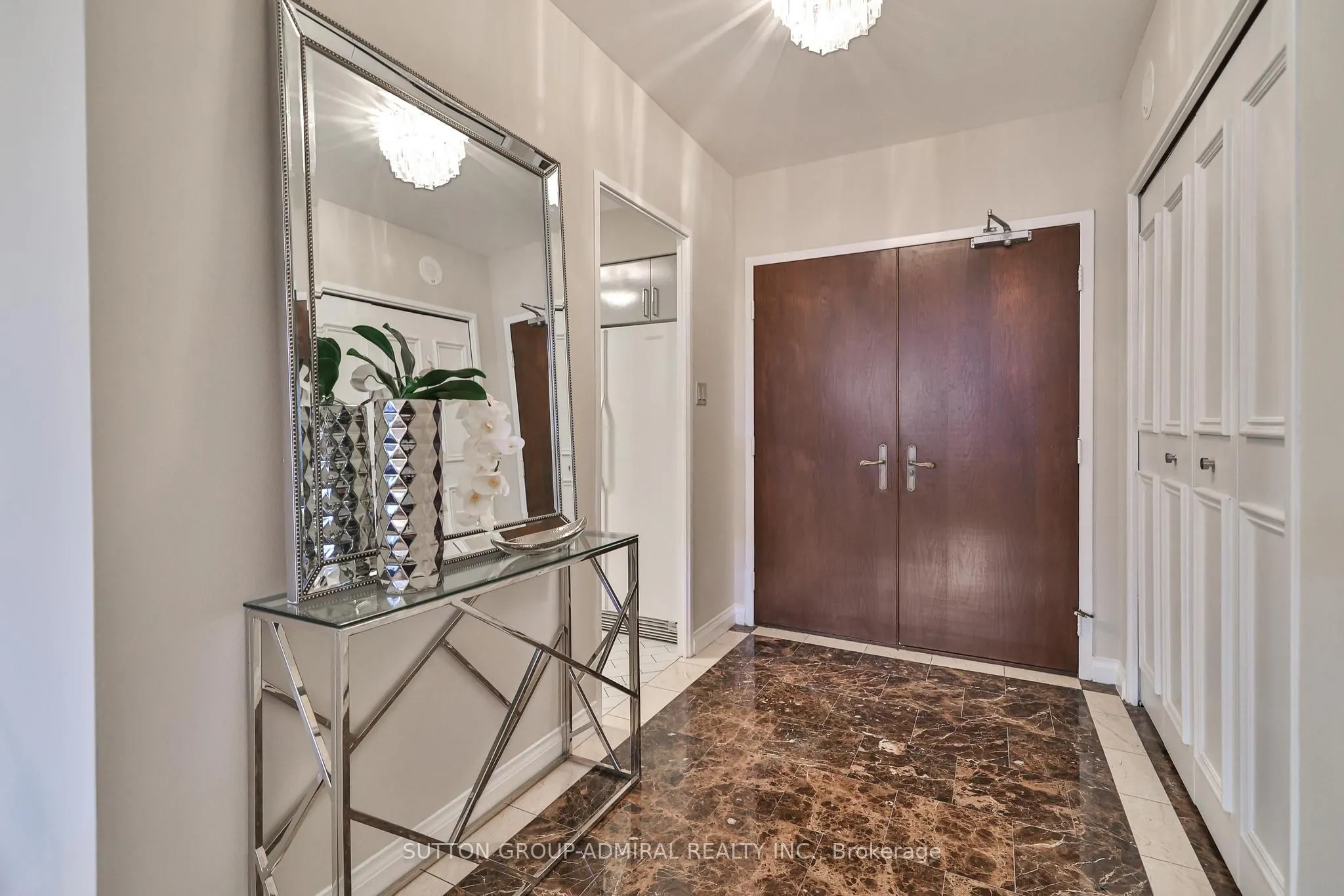 350 Lonsdale Road, #303