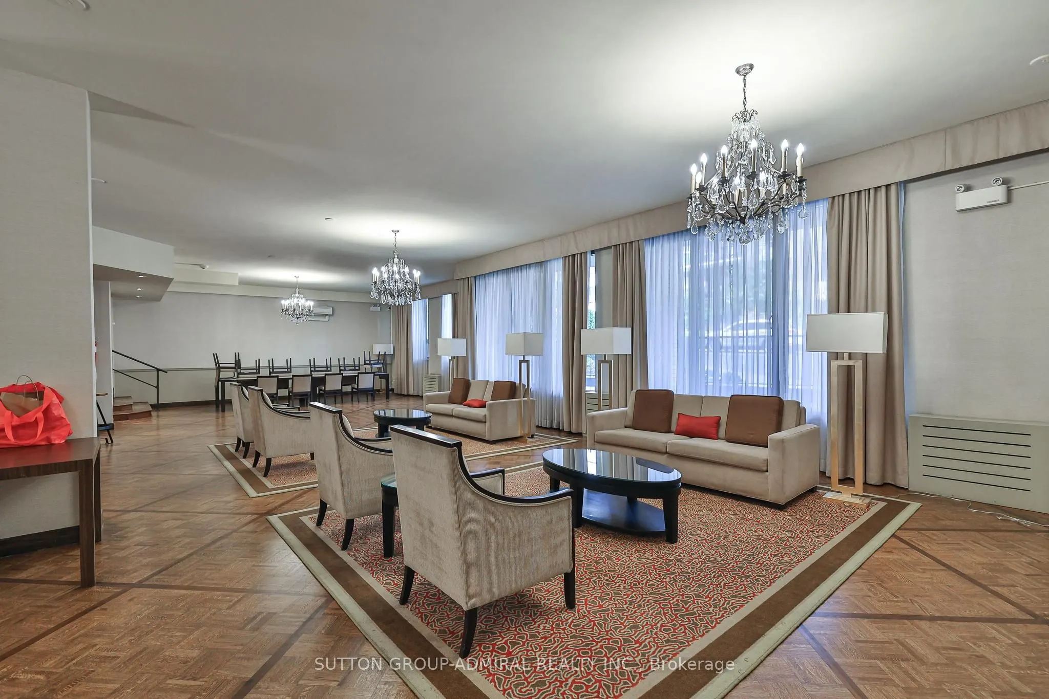 350 Lonsdale Road, #303