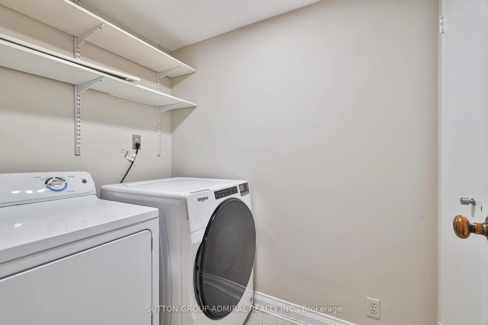 350 Lonsdale Road, #303