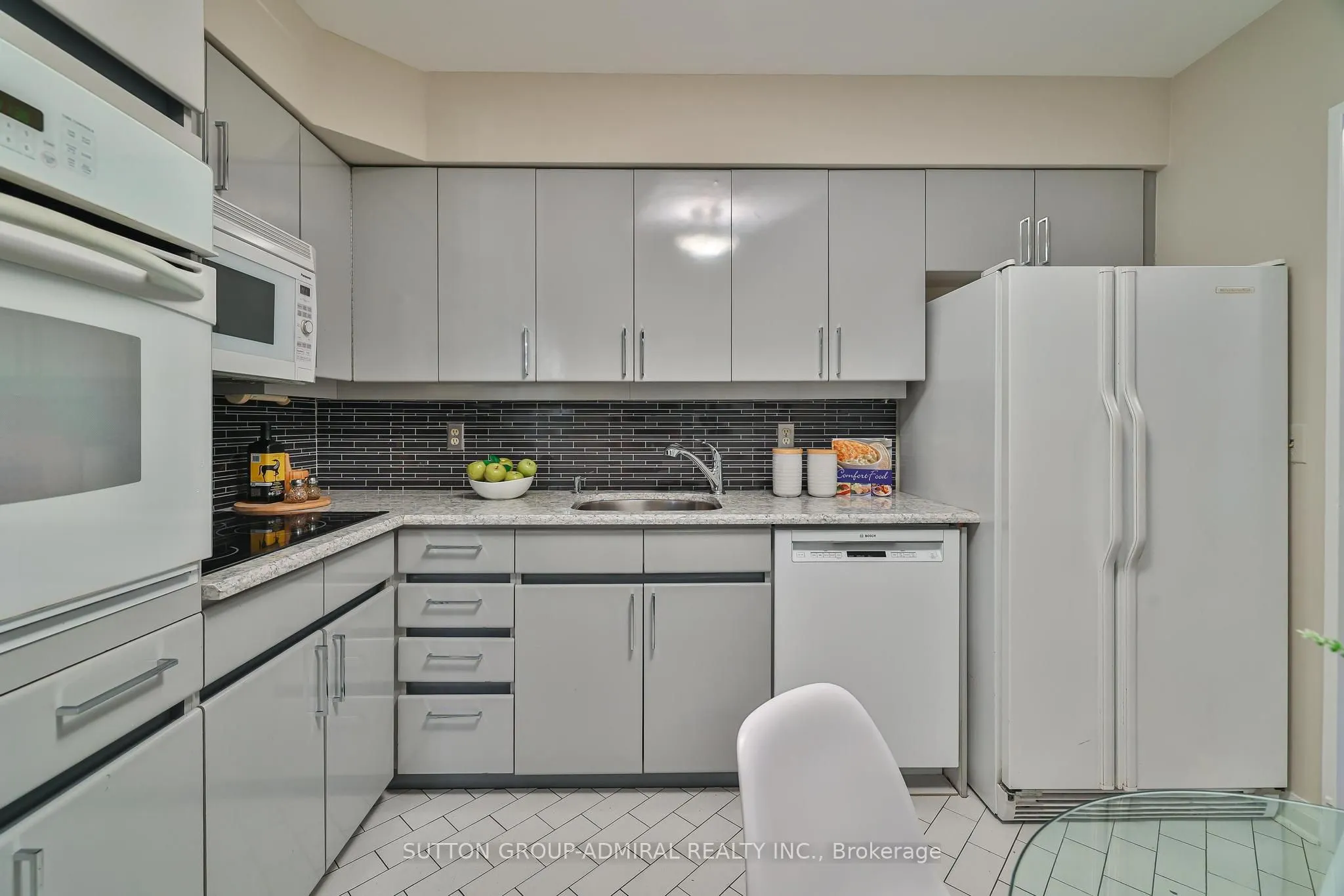 350 Lonsdale Road, #303