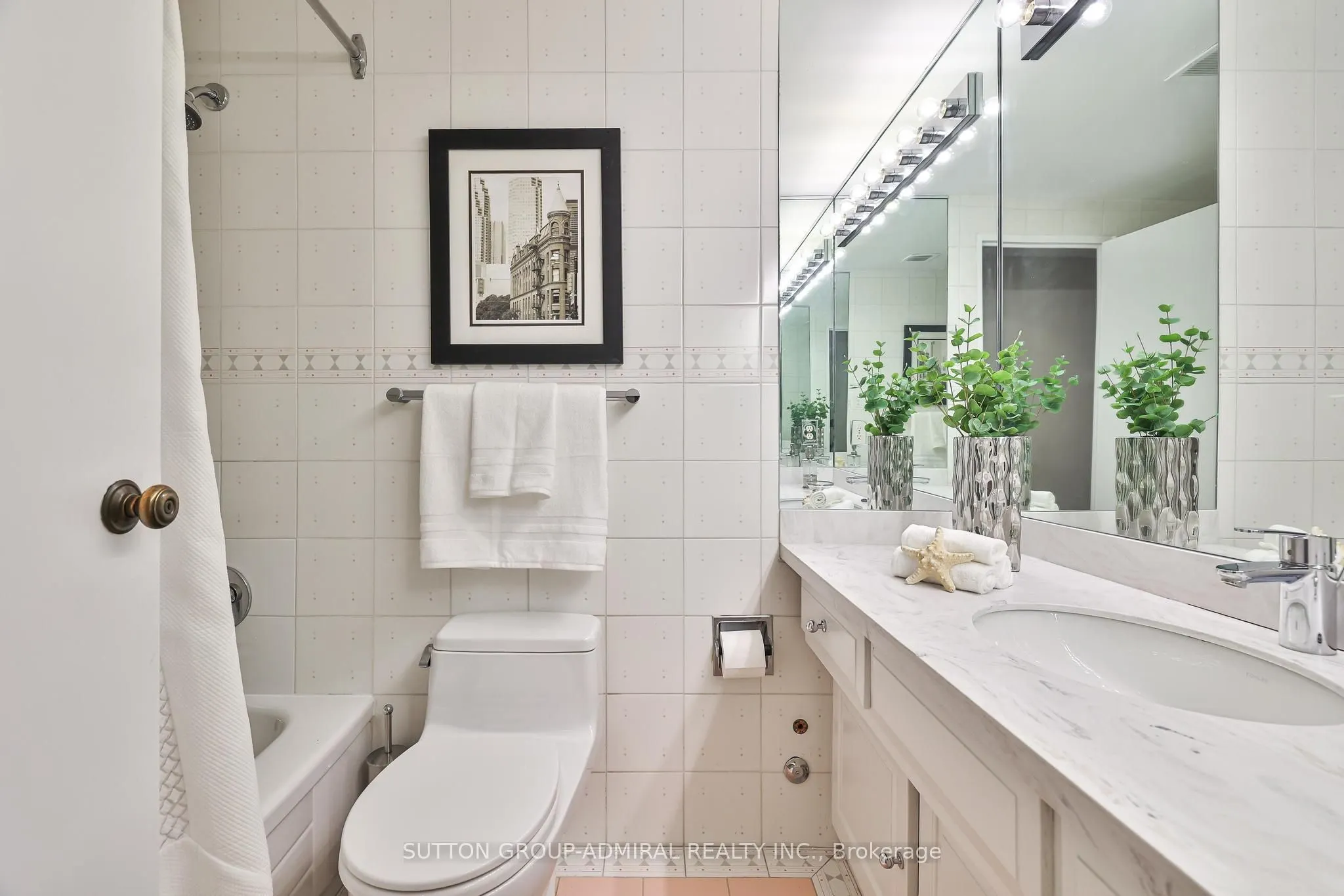 350 Lonsdale Road, #303