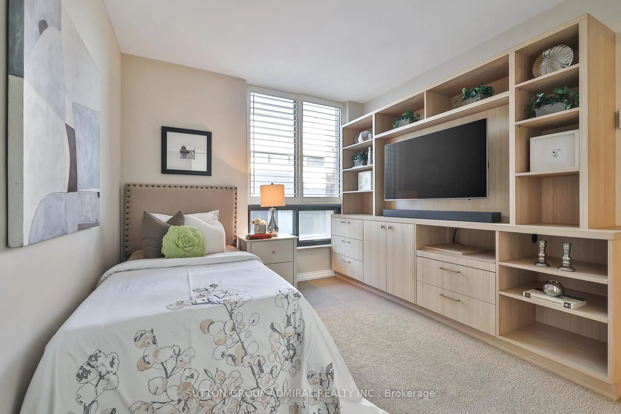 350 Lonsdale Road, #303