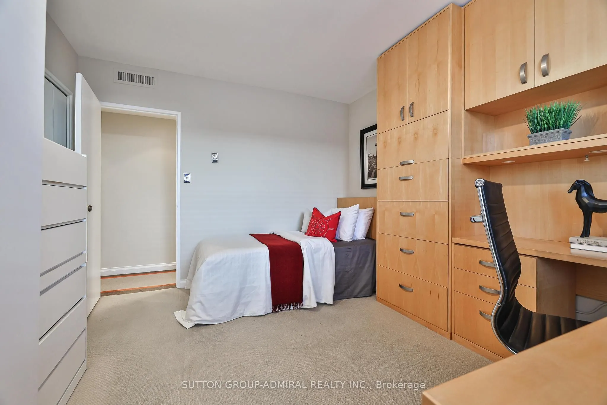 350 Lonsdale Road, #303