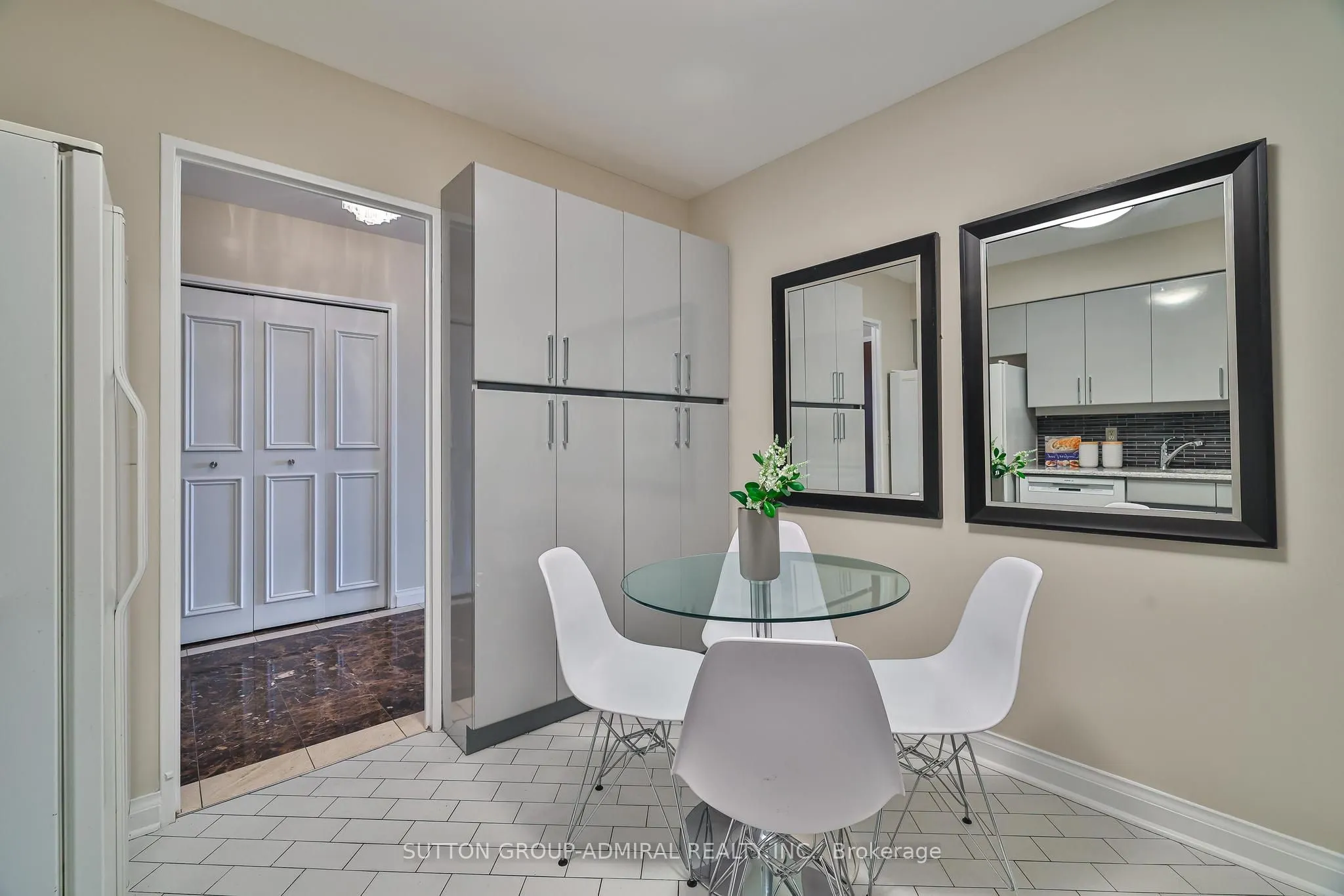 350 Lonsdale Road, #303