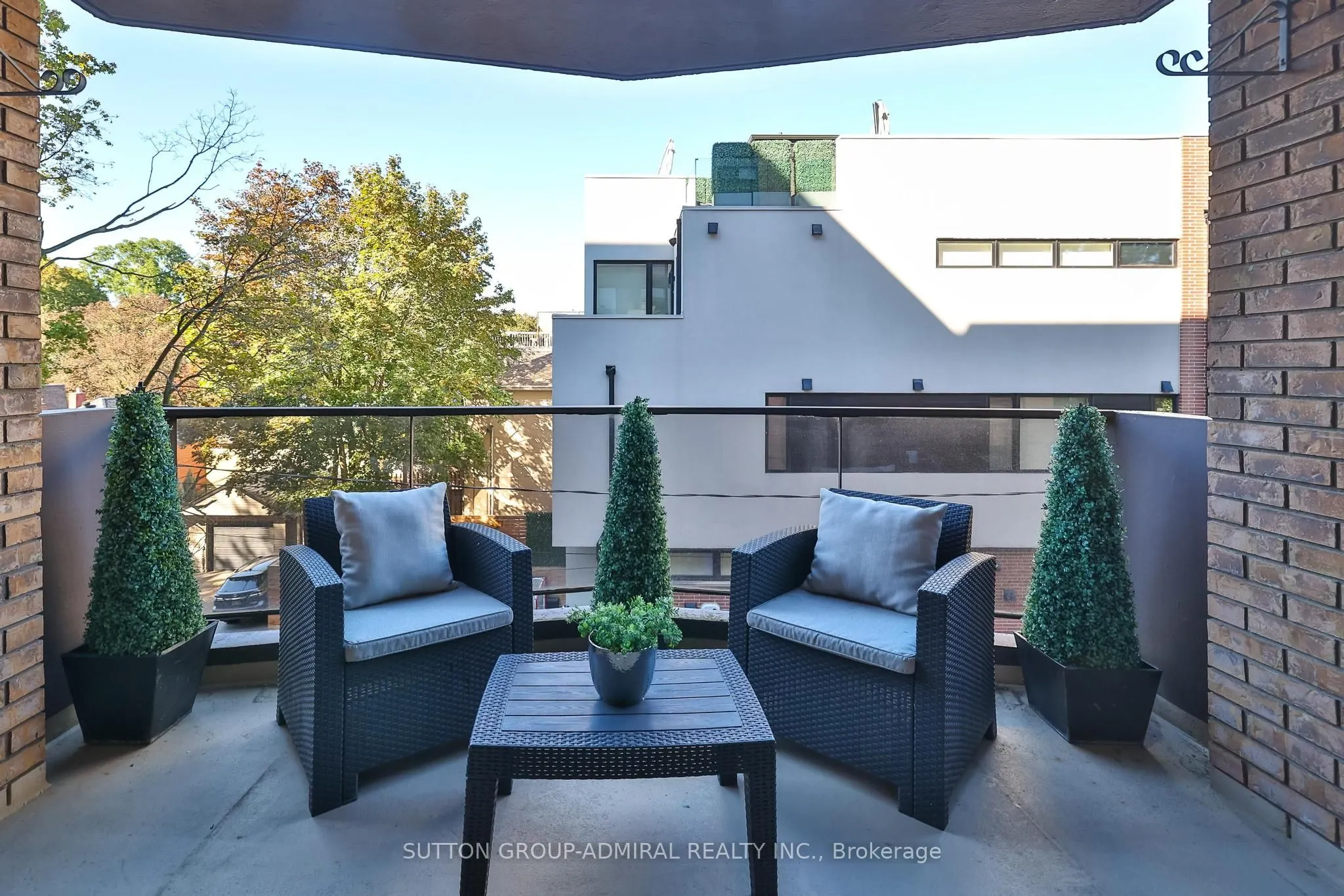350 Lonsdale Road, #303