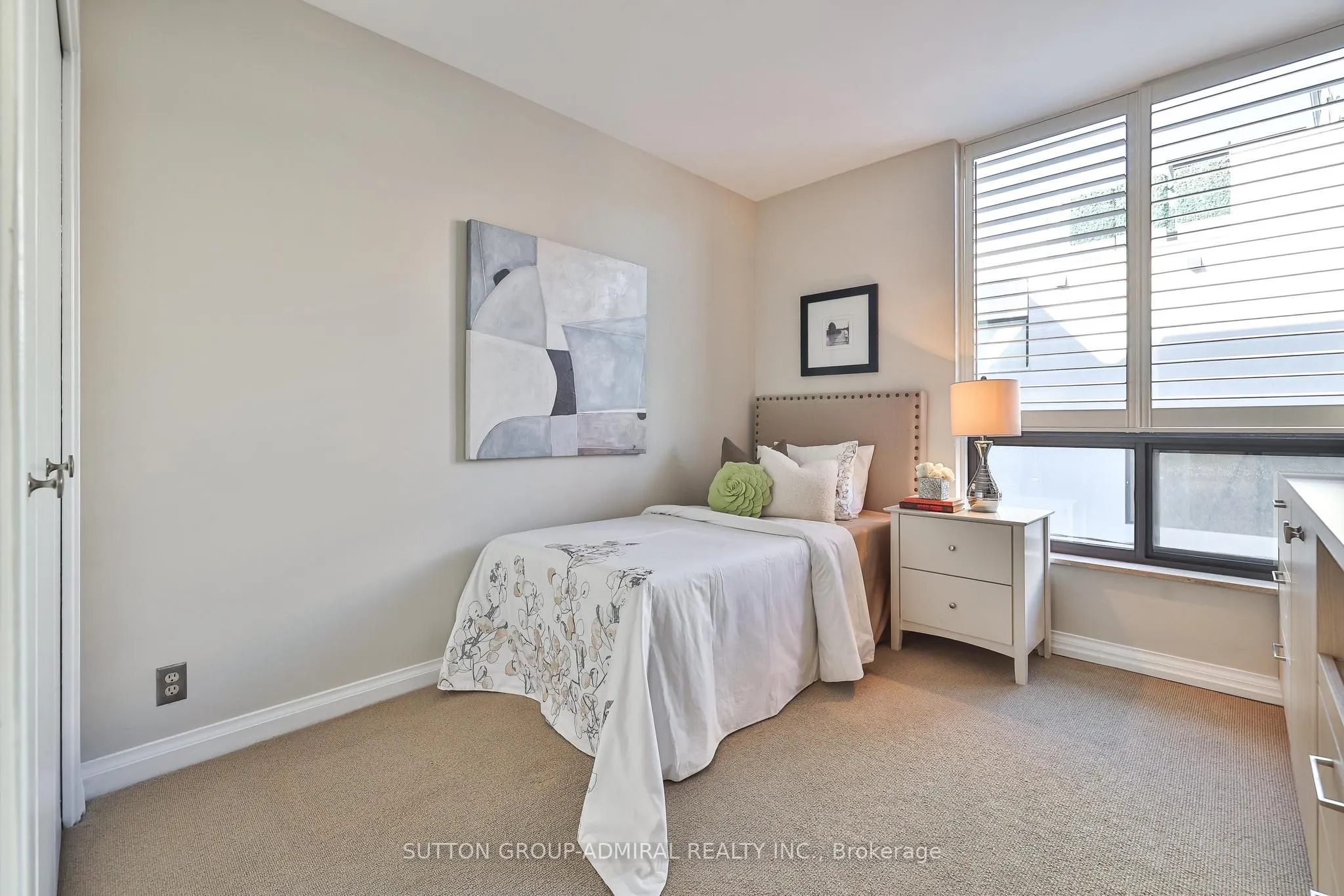 350 Lonsdale Road, #303