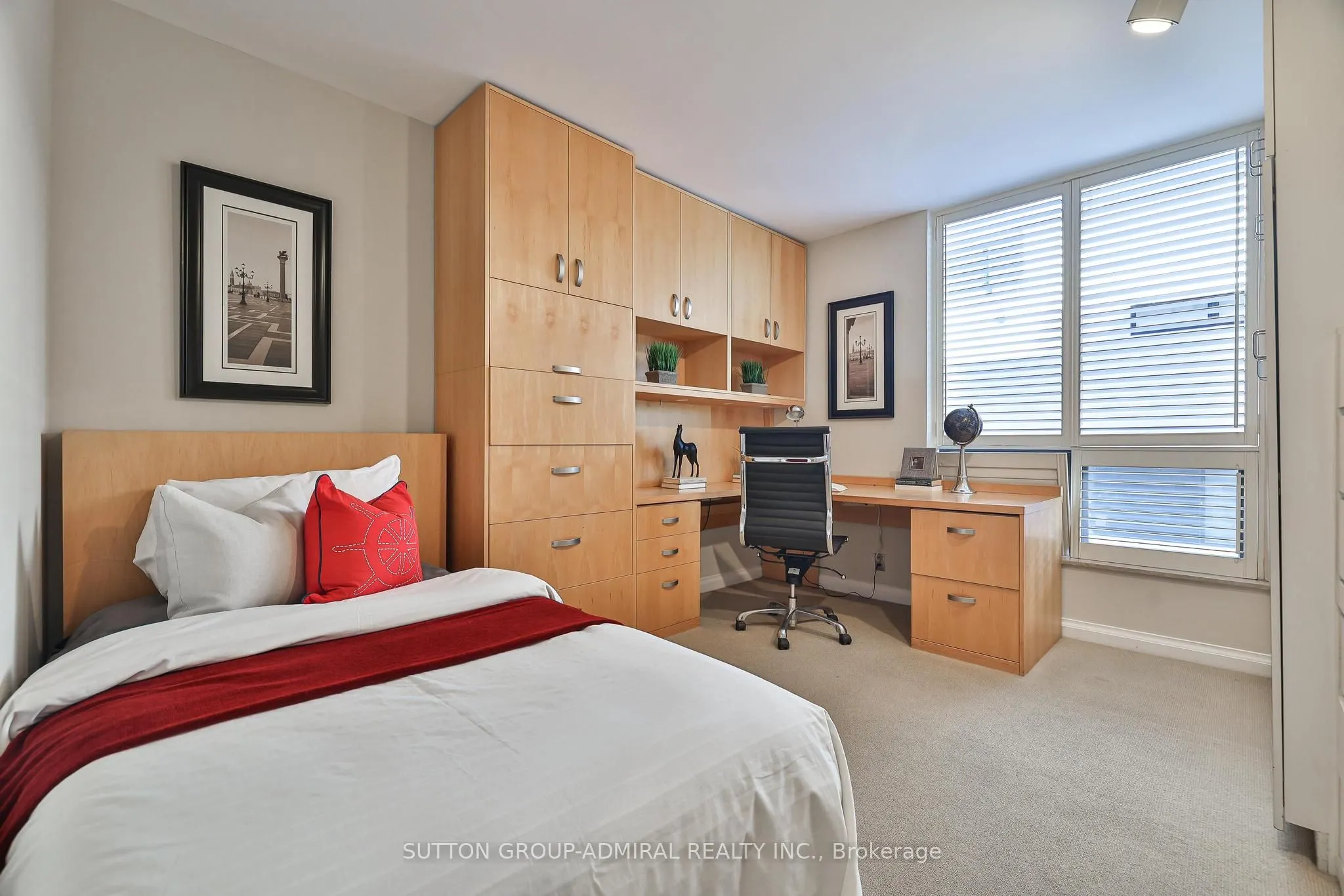 350 Lonsdale Road, #303
