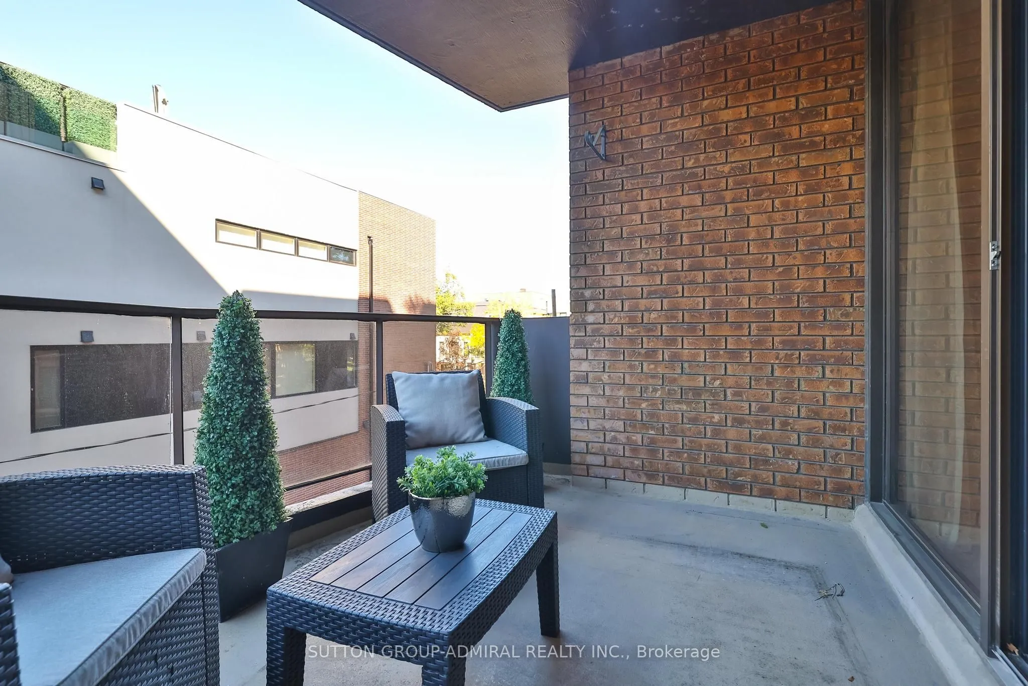 350 Lonsdale Road, #303