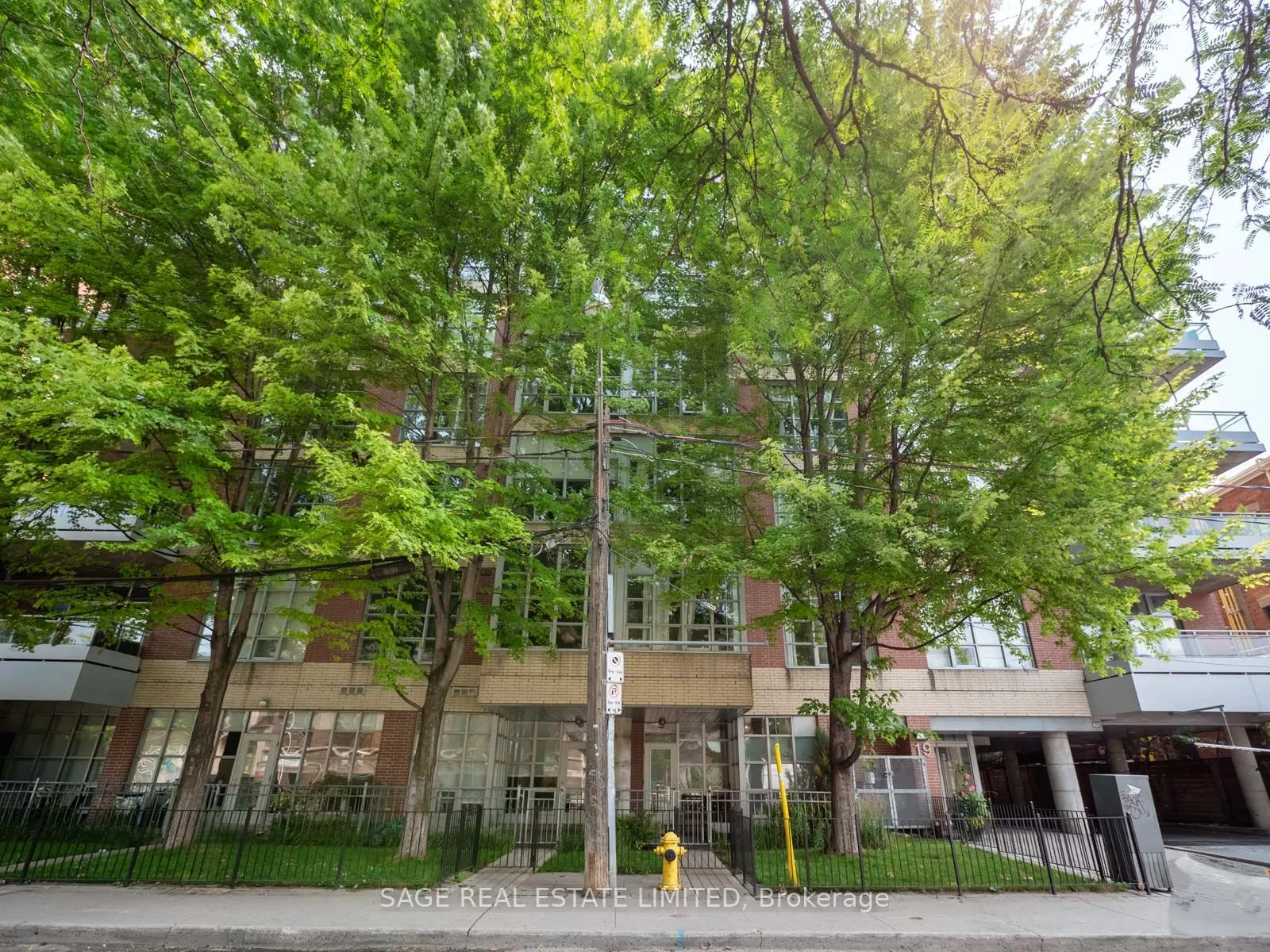 19 Brant Street W, #101