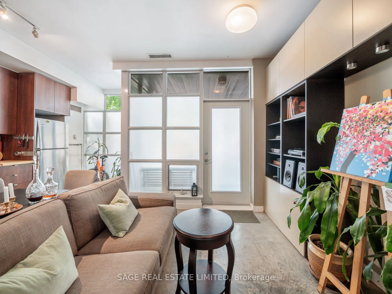 19 Brant Street W, #101