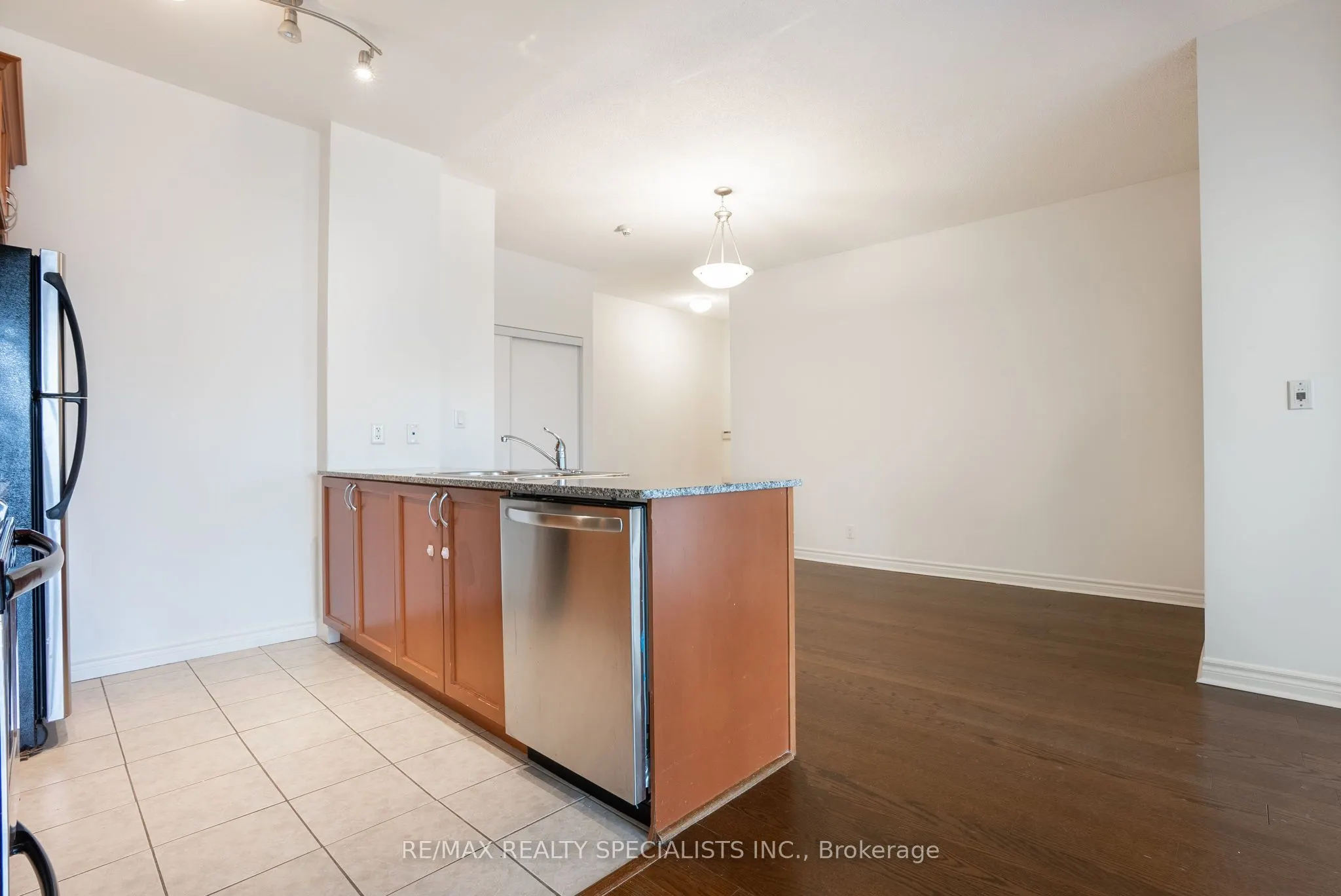 11 Christie Street, #402