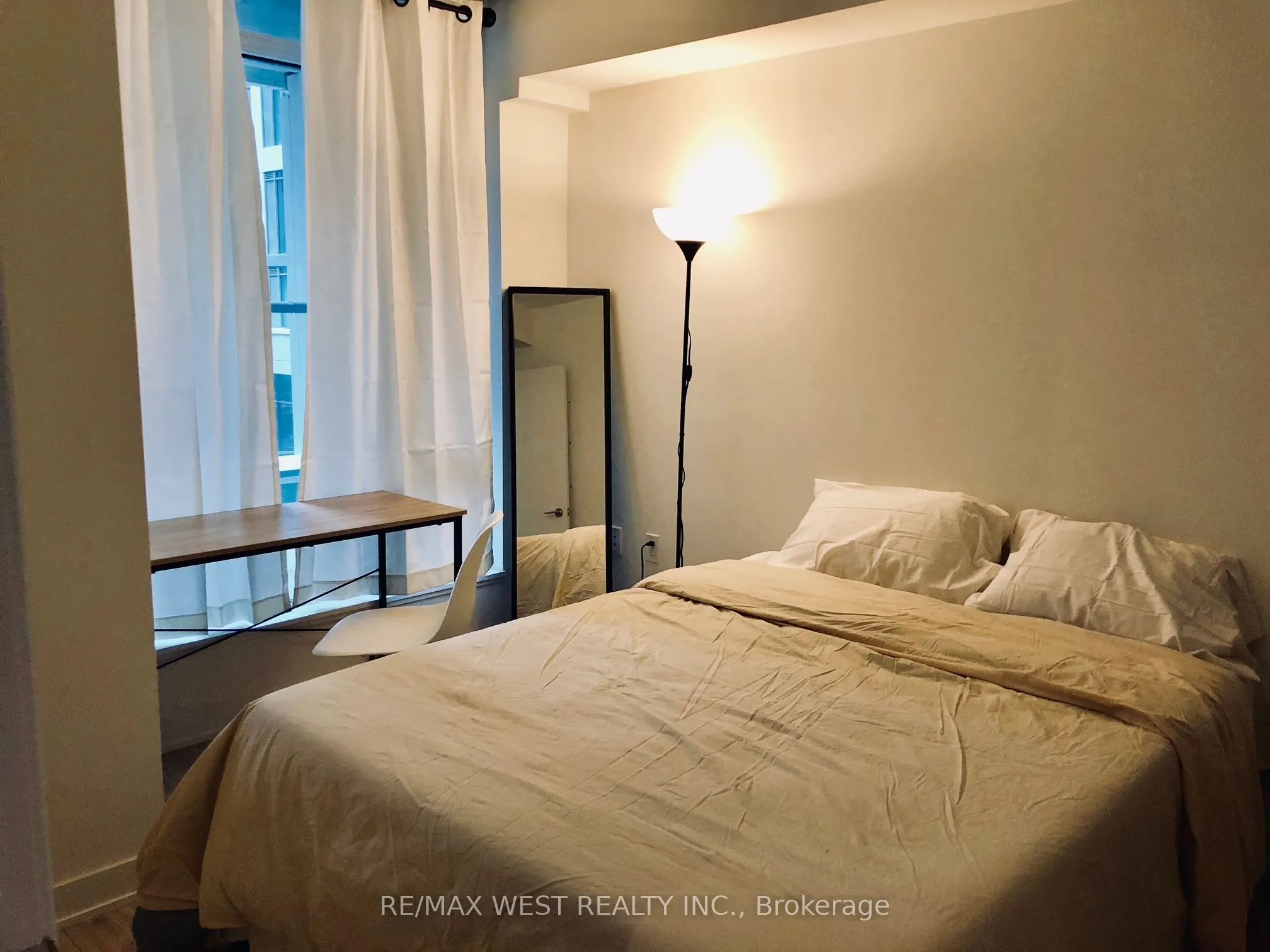 576 Front Street W, #313