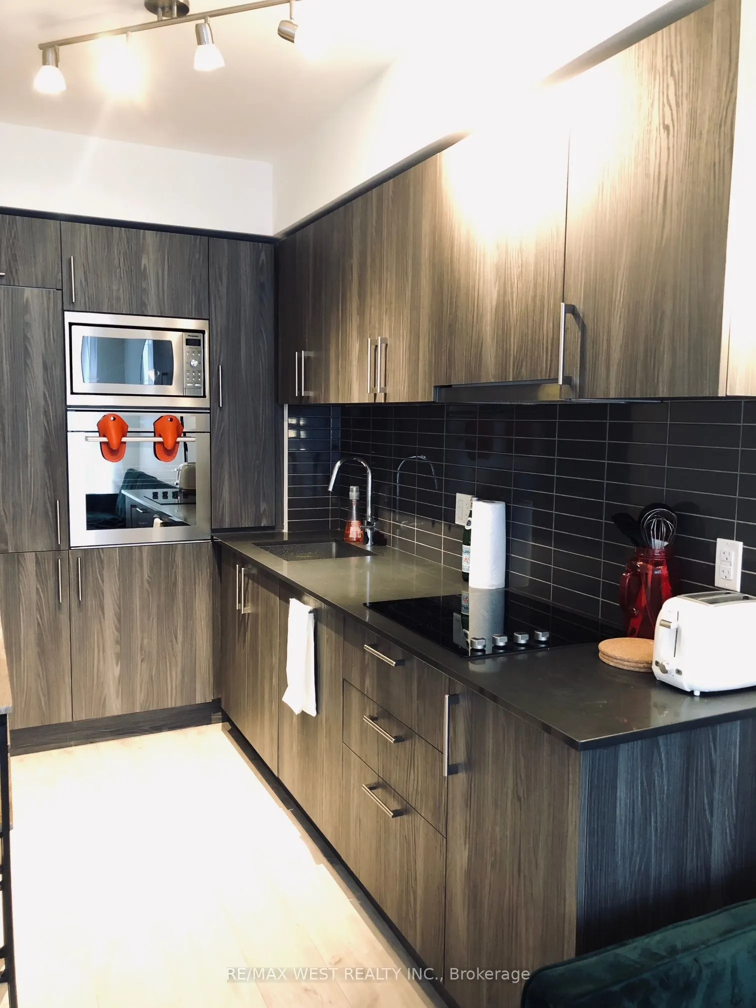 576 Front Street W, #313