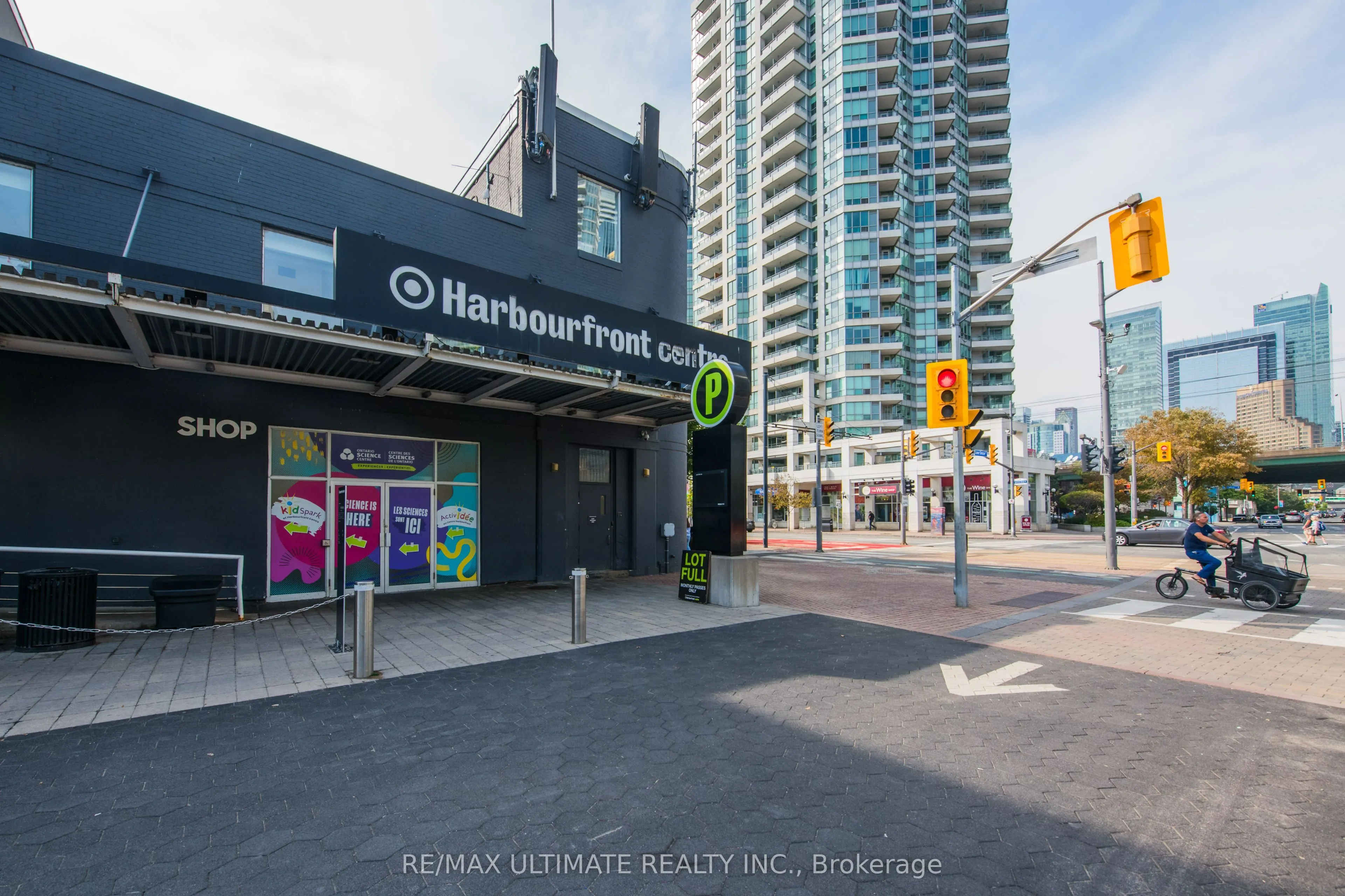 218 Queens Quay W, #2305