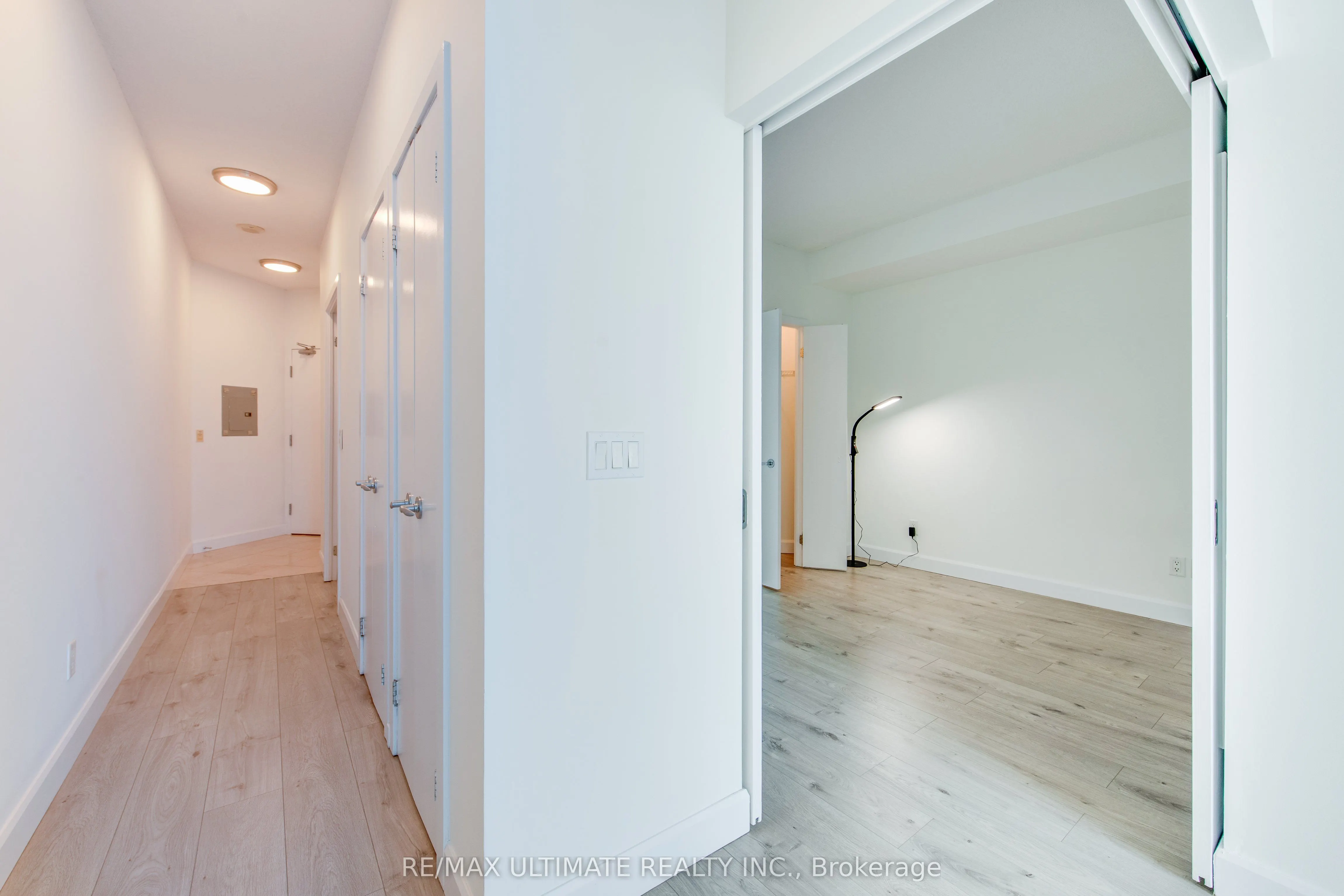 218 Queens Quay W, #2305