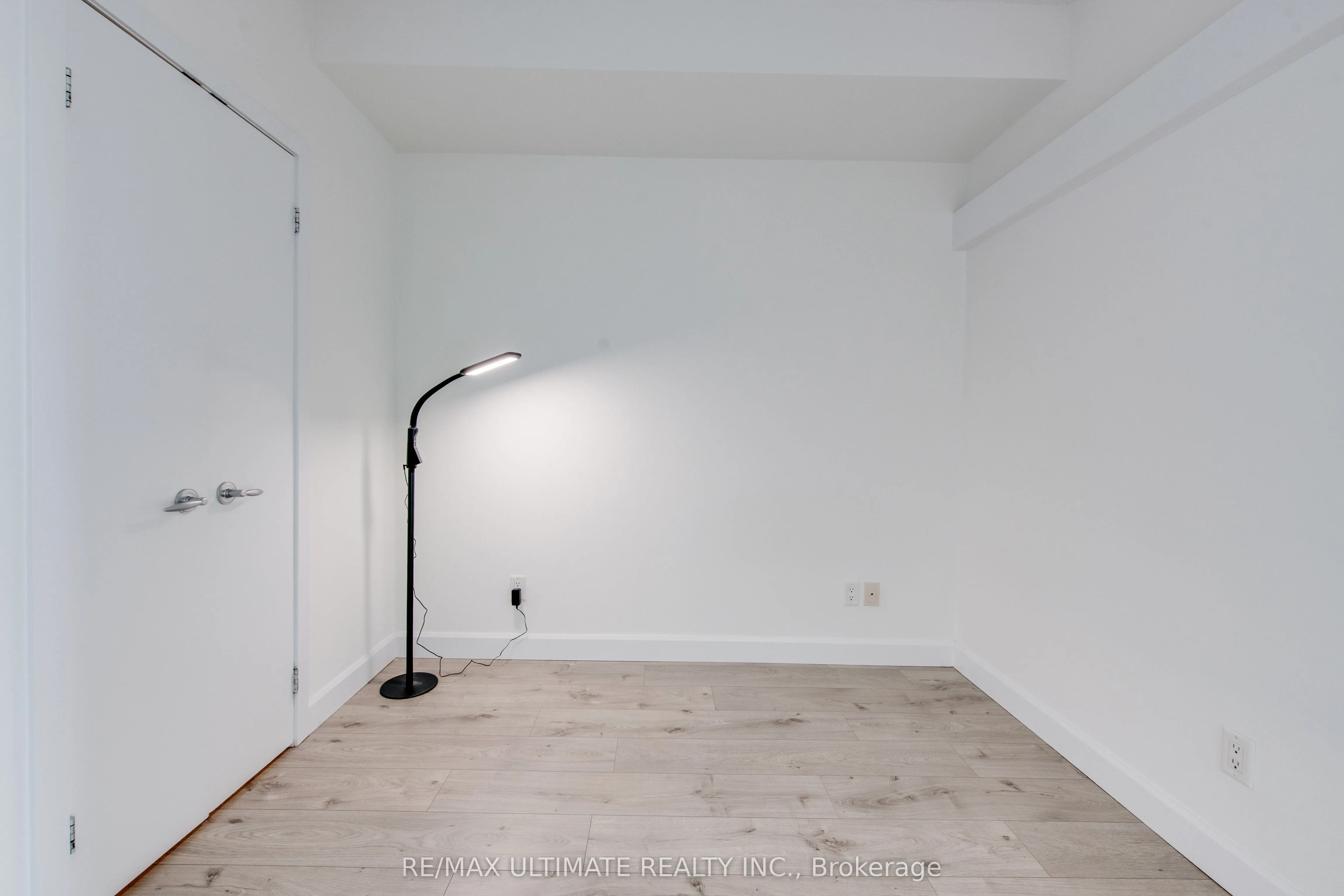 218 Queens Quay W, #2305