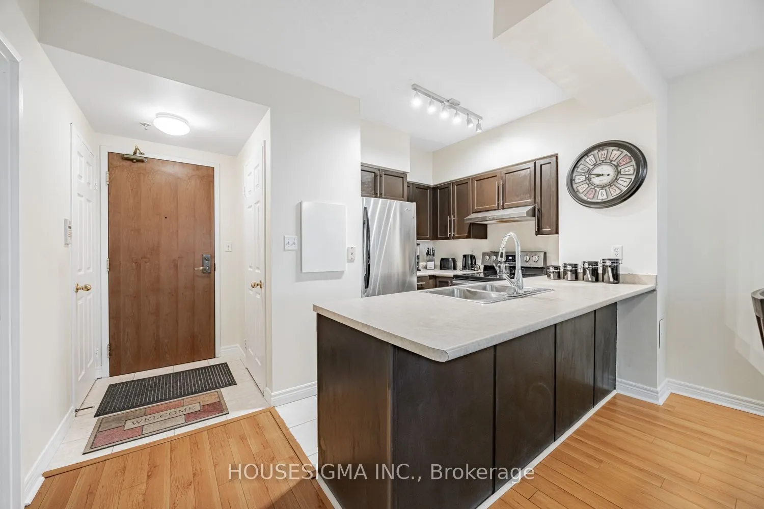 43 Eglinton Avenue E, #207