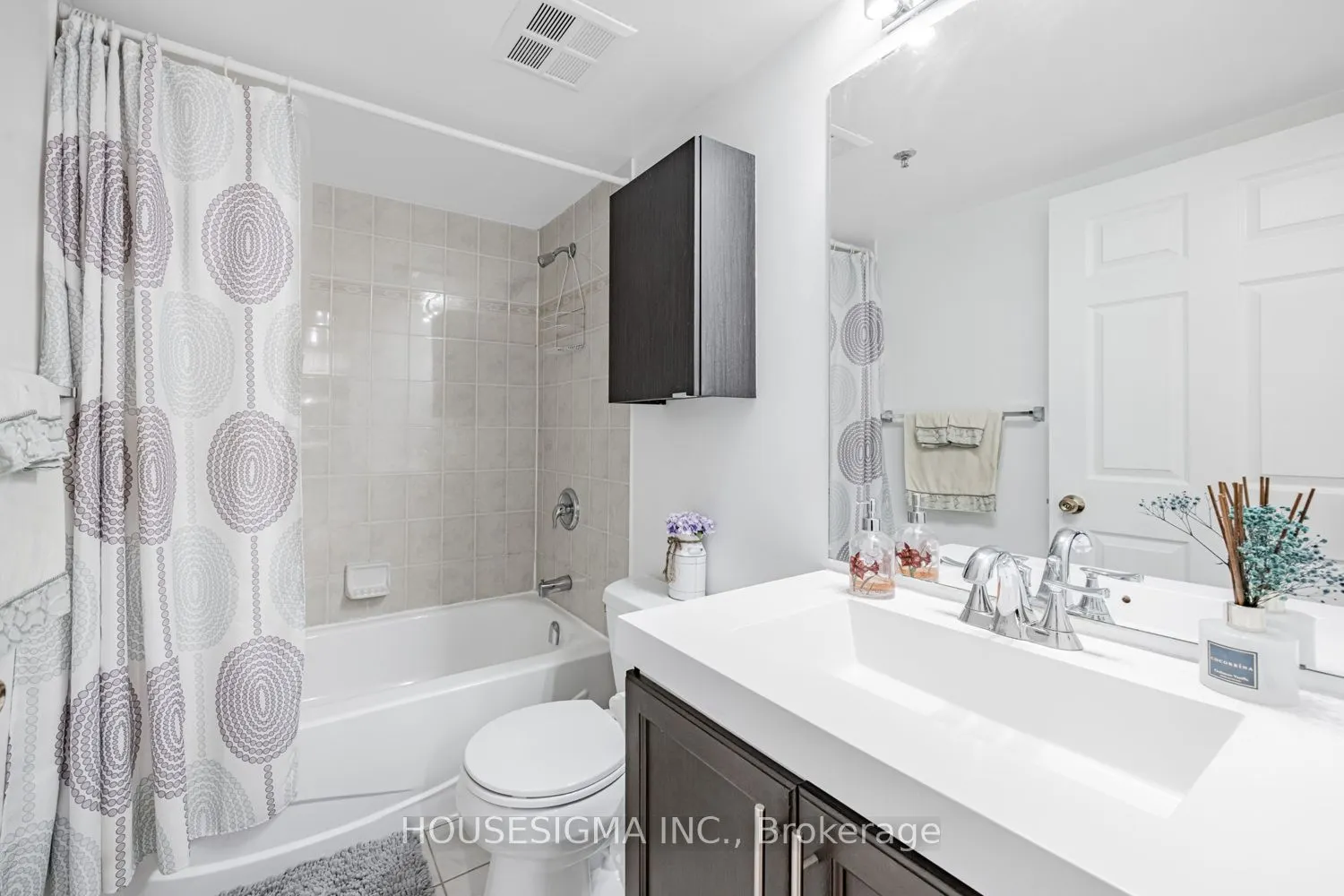 43 Eglinton Avenue E, #207