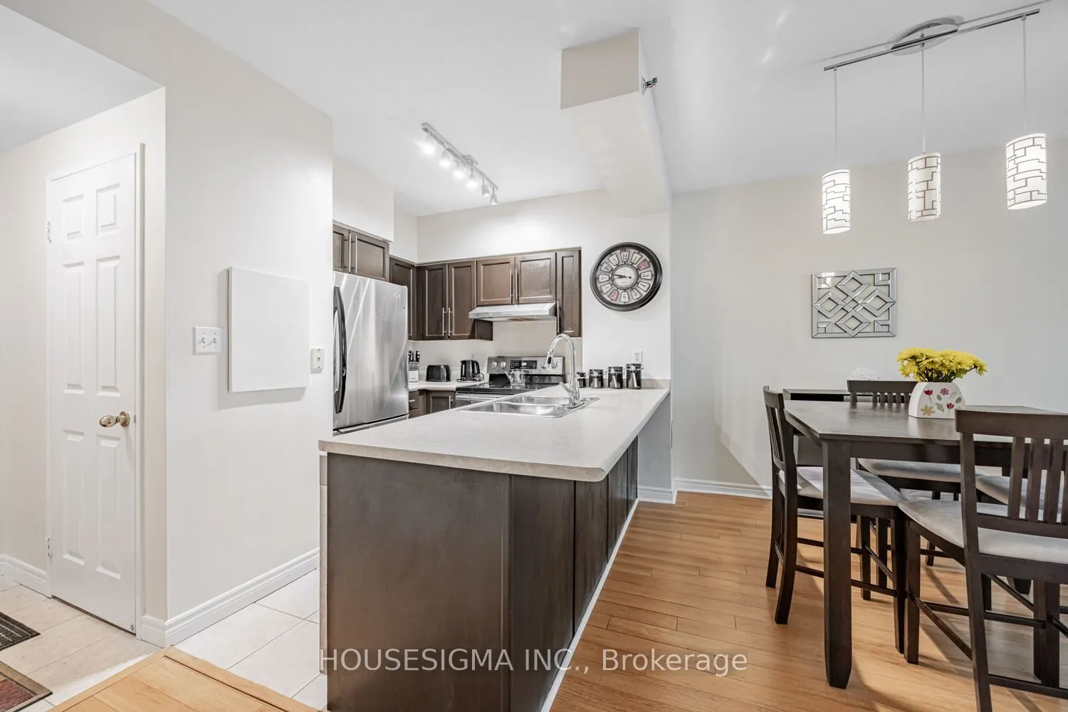 43 Eglinton Avenue E, #207