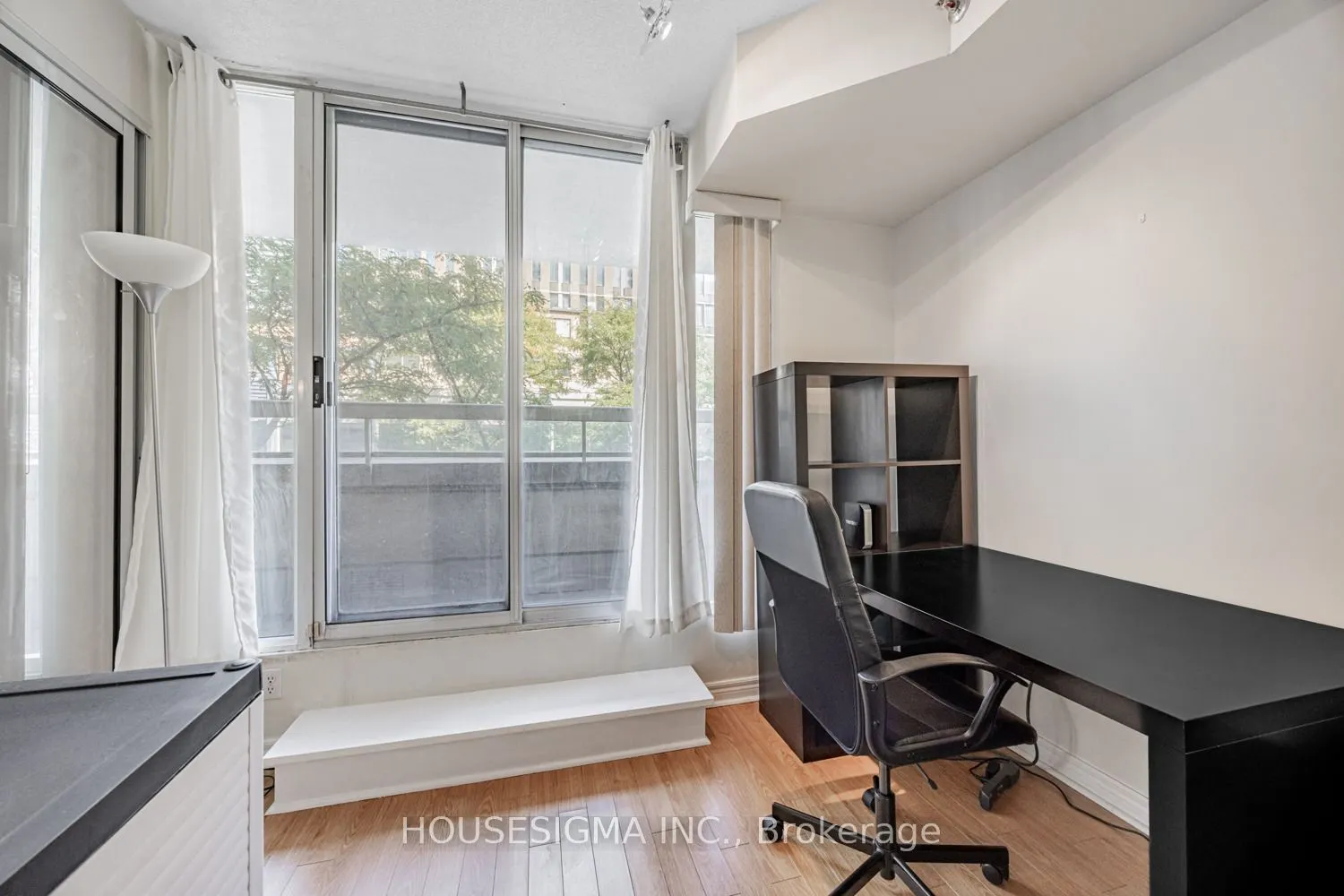 43 Eglinton Avenue E, #207