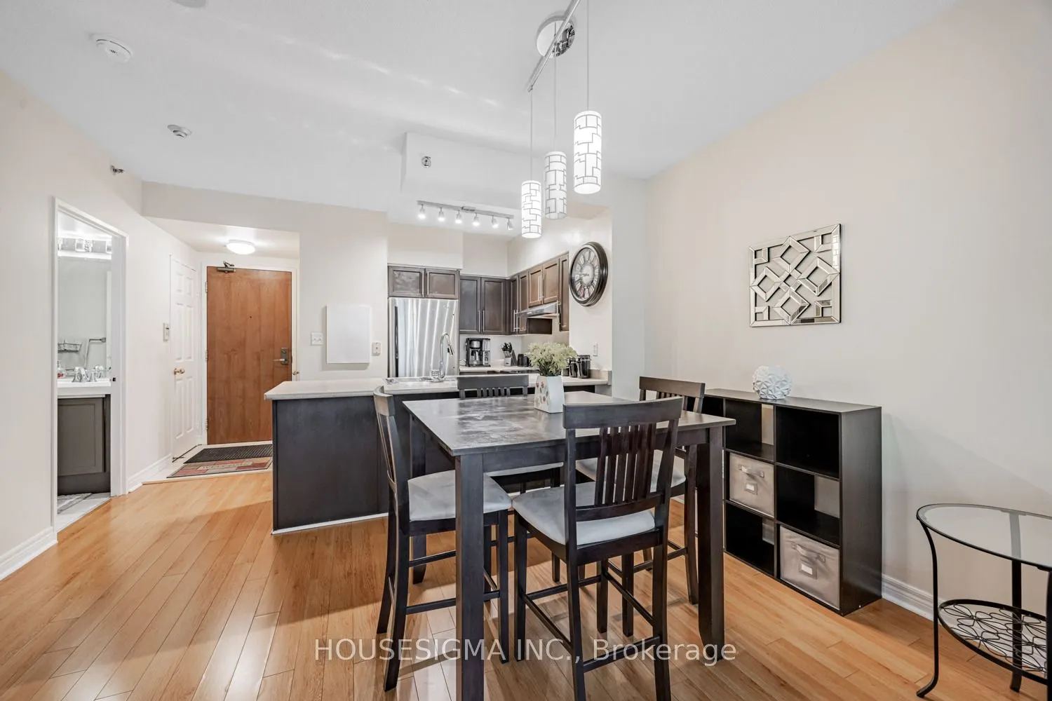 43 Eglinton Avenue E, #207